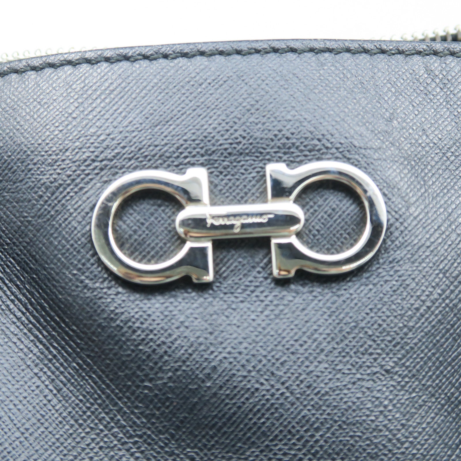 Salvatore Ferragamo 牛皮皮革Shoulder Bag银扣肩背袋黑色