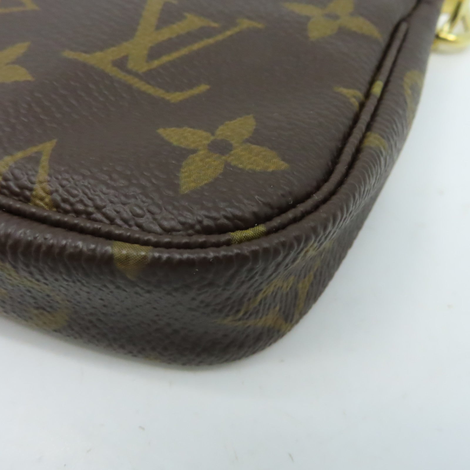 LOUIS VUITTON Monogram Pouch金扣手拿包啡色