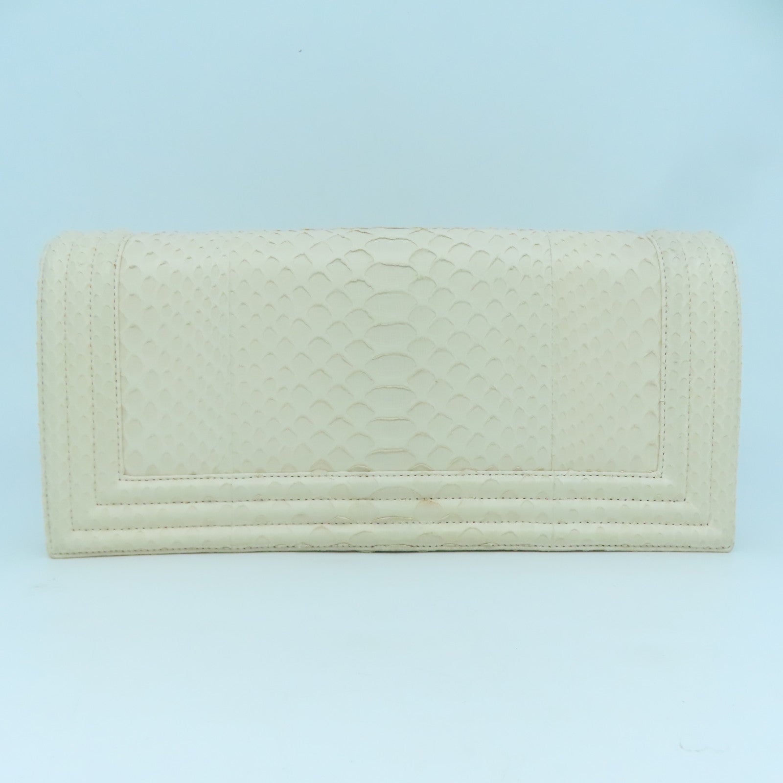 CHANEL 蛇皮皮革Clutch Bag銀扣手拿包米色