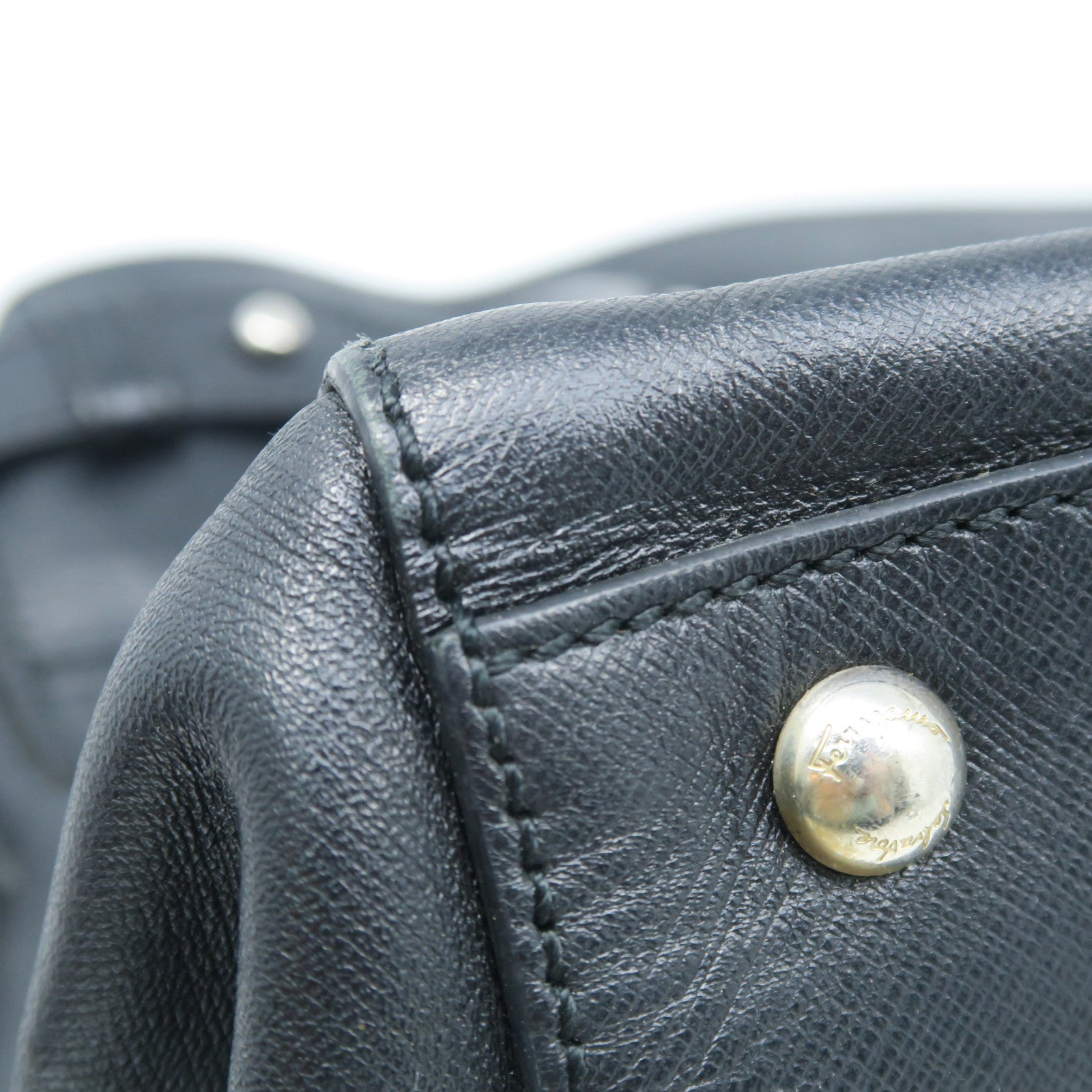 Salvatore Ferragamo 牛皮皮革Shoulder Bag银扣肩背袋黑色