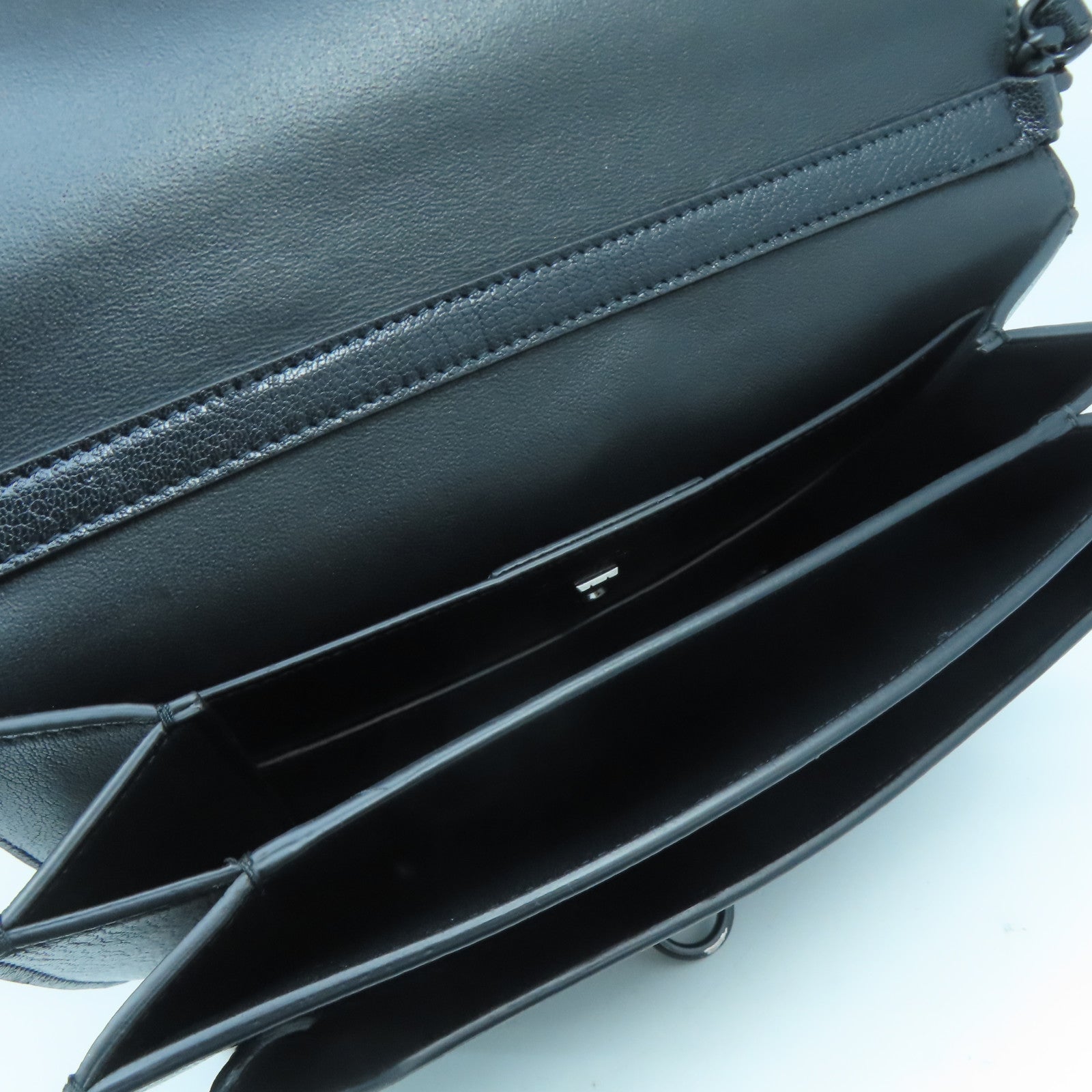 Salvatore Ferragamo 羊皮皮革Shoulder Bag肩背袋黑色