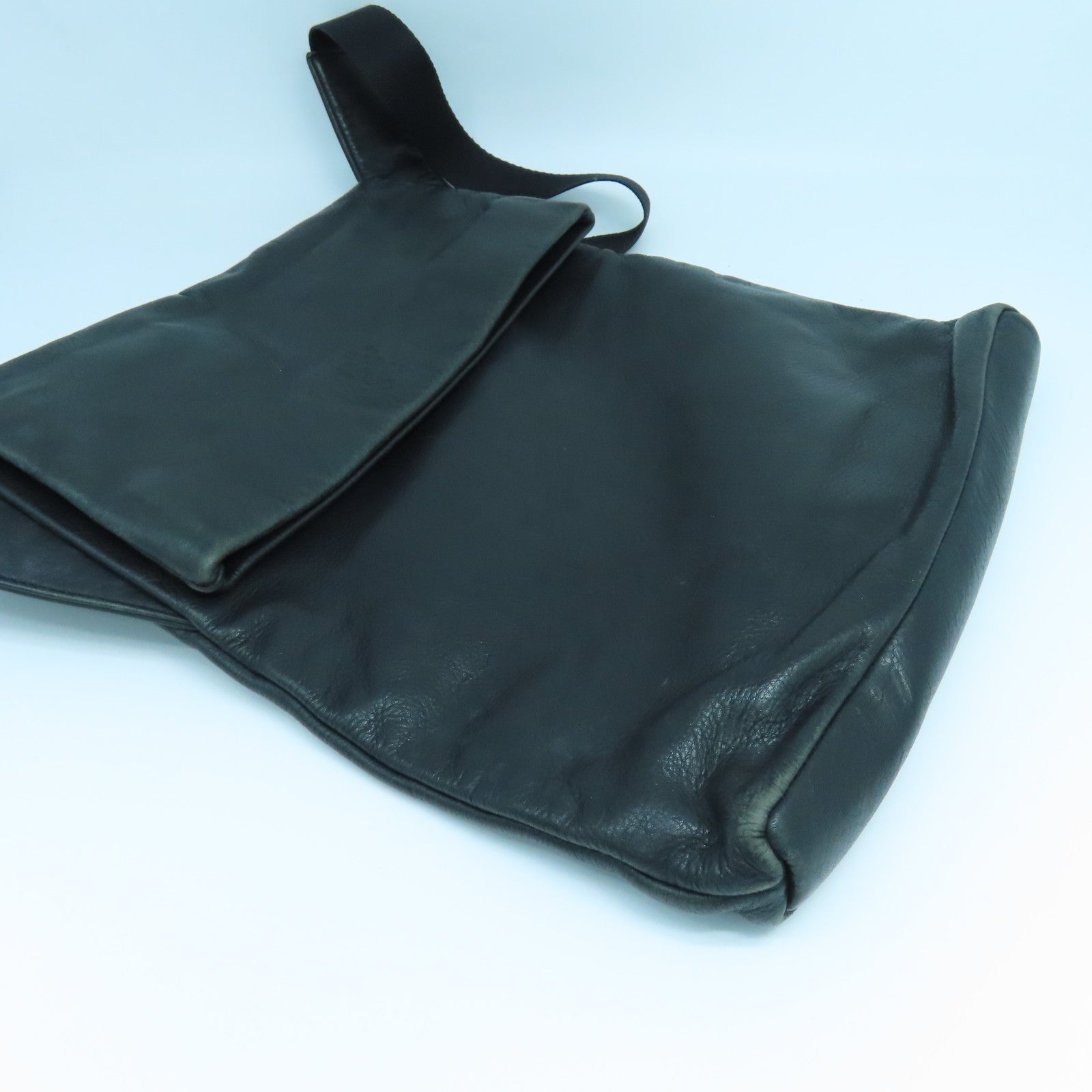 agnes b. 皮革Shoulder Bag銀扣肩背袋黑色