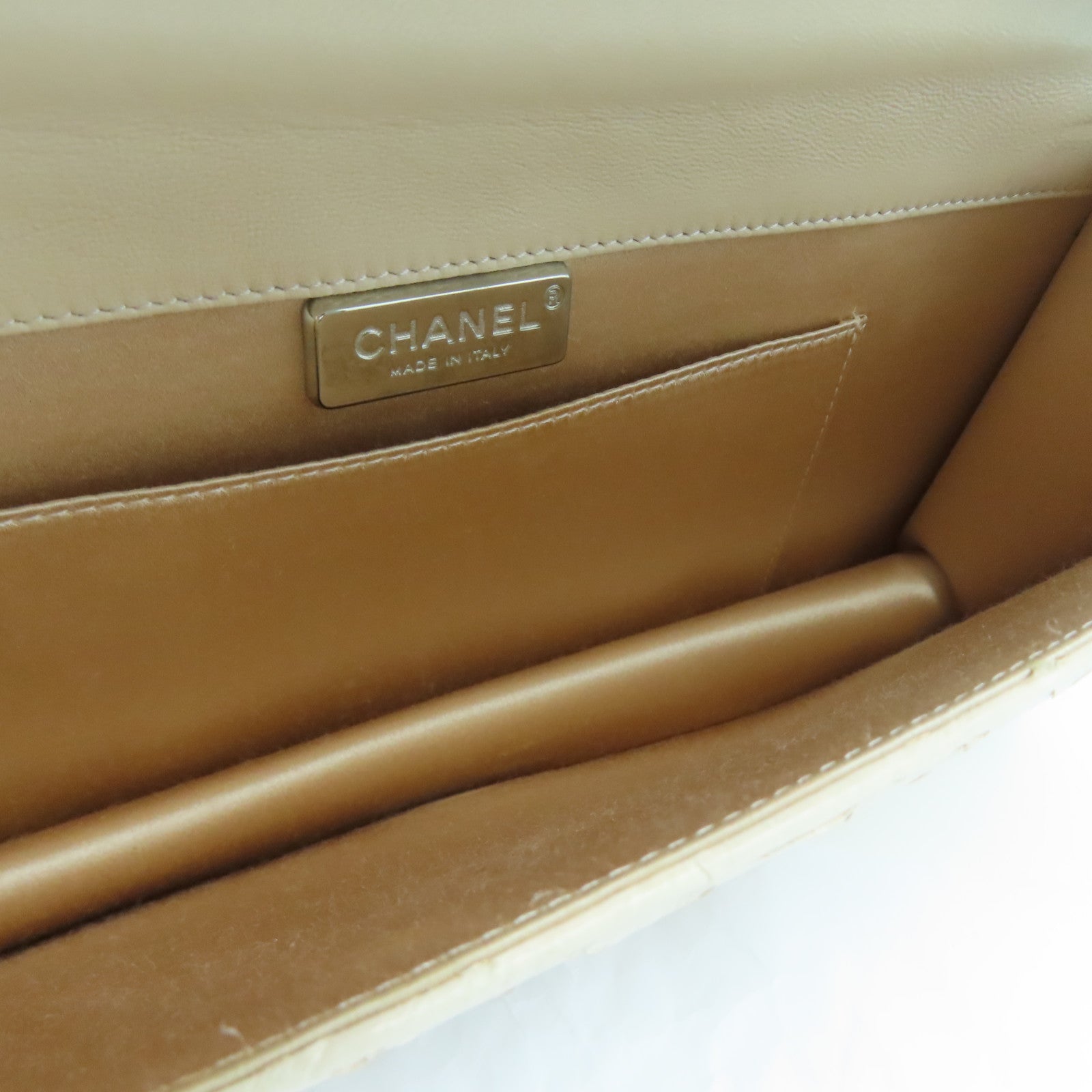 CHANEL 蛇皮皮革Clutch Bag銀扣手拿包米色