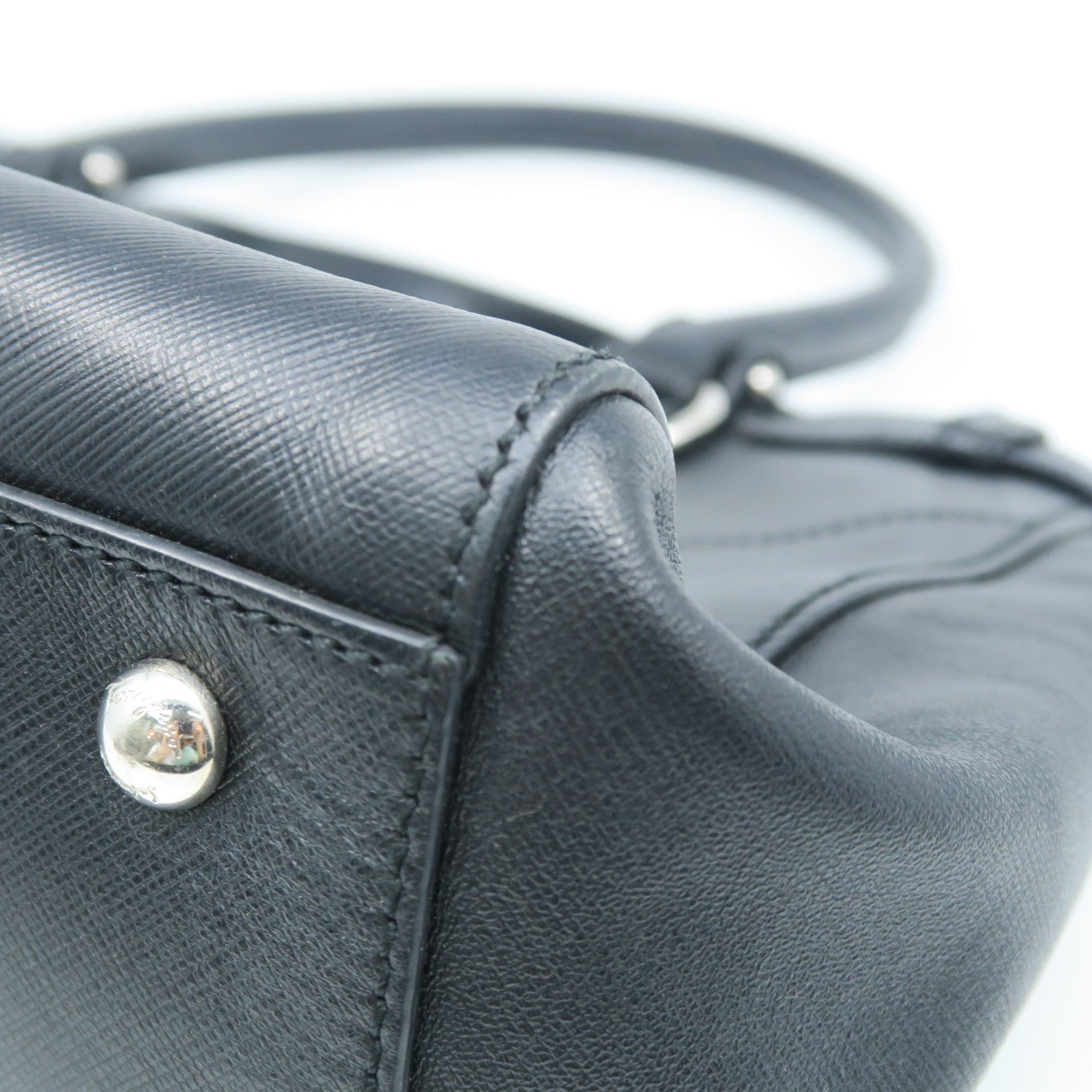 Salvatore Ferragamo 牛皮皮革Shoulder Bag银扣肩背袋黑色