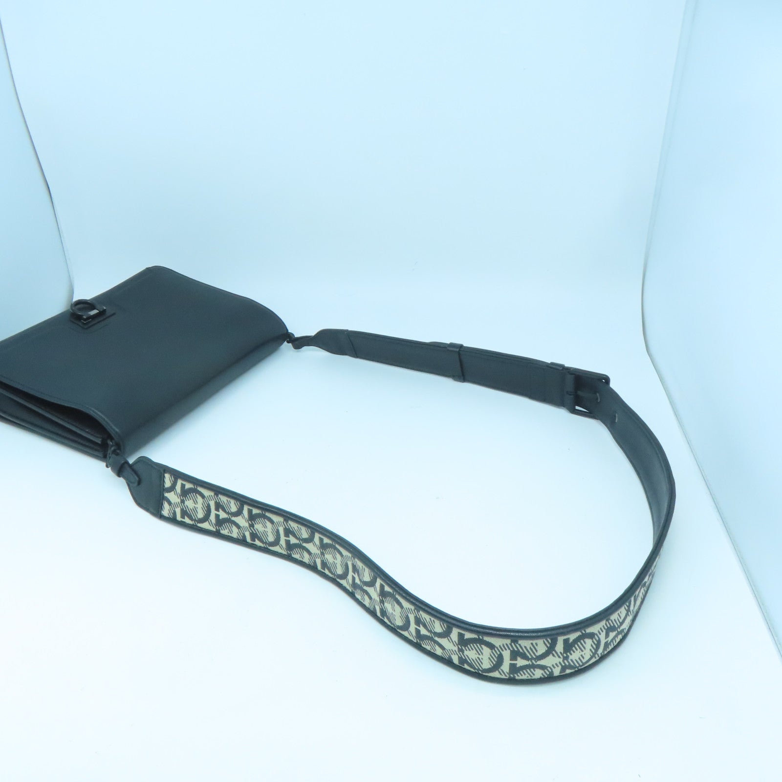 Salvatore Ferragamo 羊皮皮革Shoulder Bag肩背袋黑色