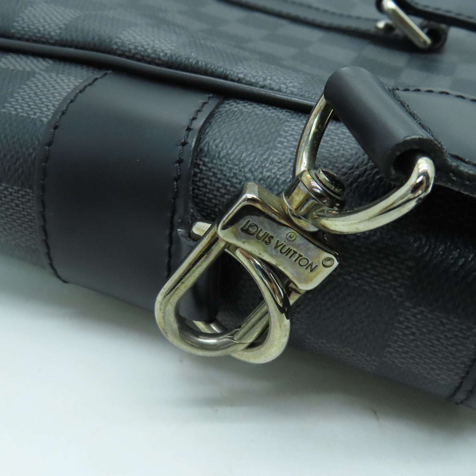 LOUIS VUITTON Damier Graphite Tadao MM銀扣手挽肩背兩用袋黑色/灰色