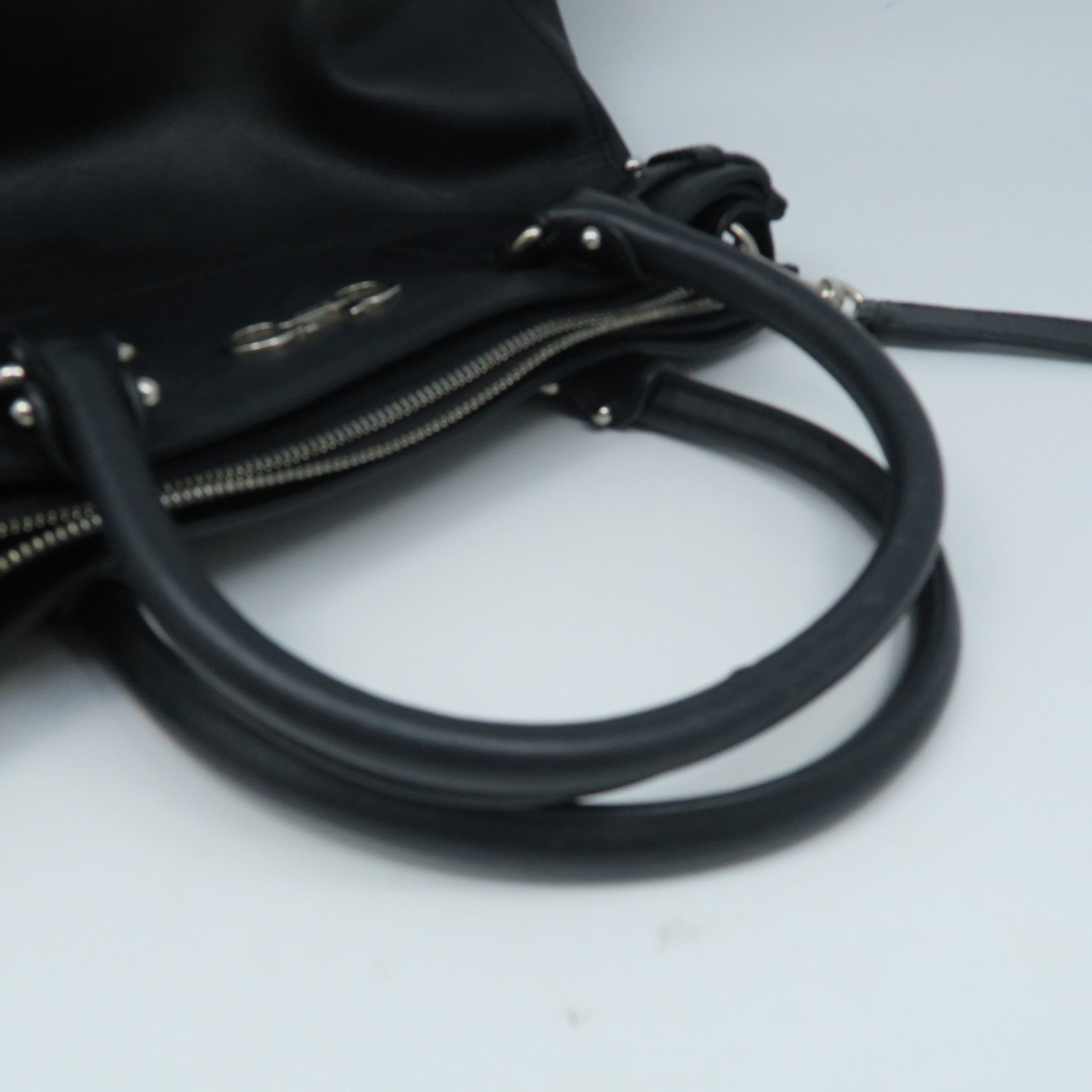 Salvatore Ferragamo 牛皮皮革Shoulder Bag银扣肩背袋黑色