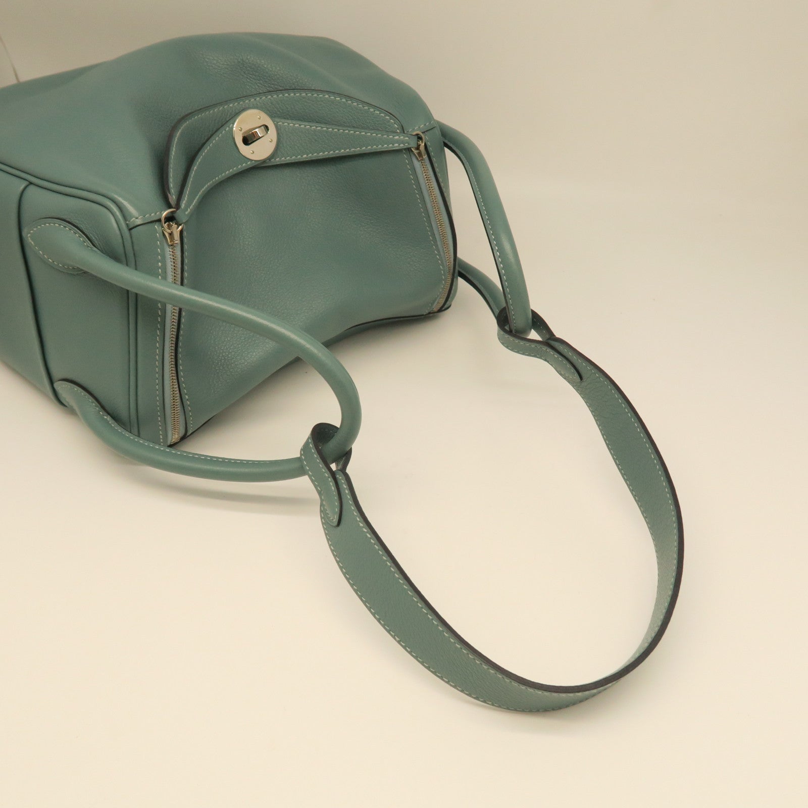 HERMES Evercolor皮革Lindy 26银扣手挽肩背两用袋浅蓝色