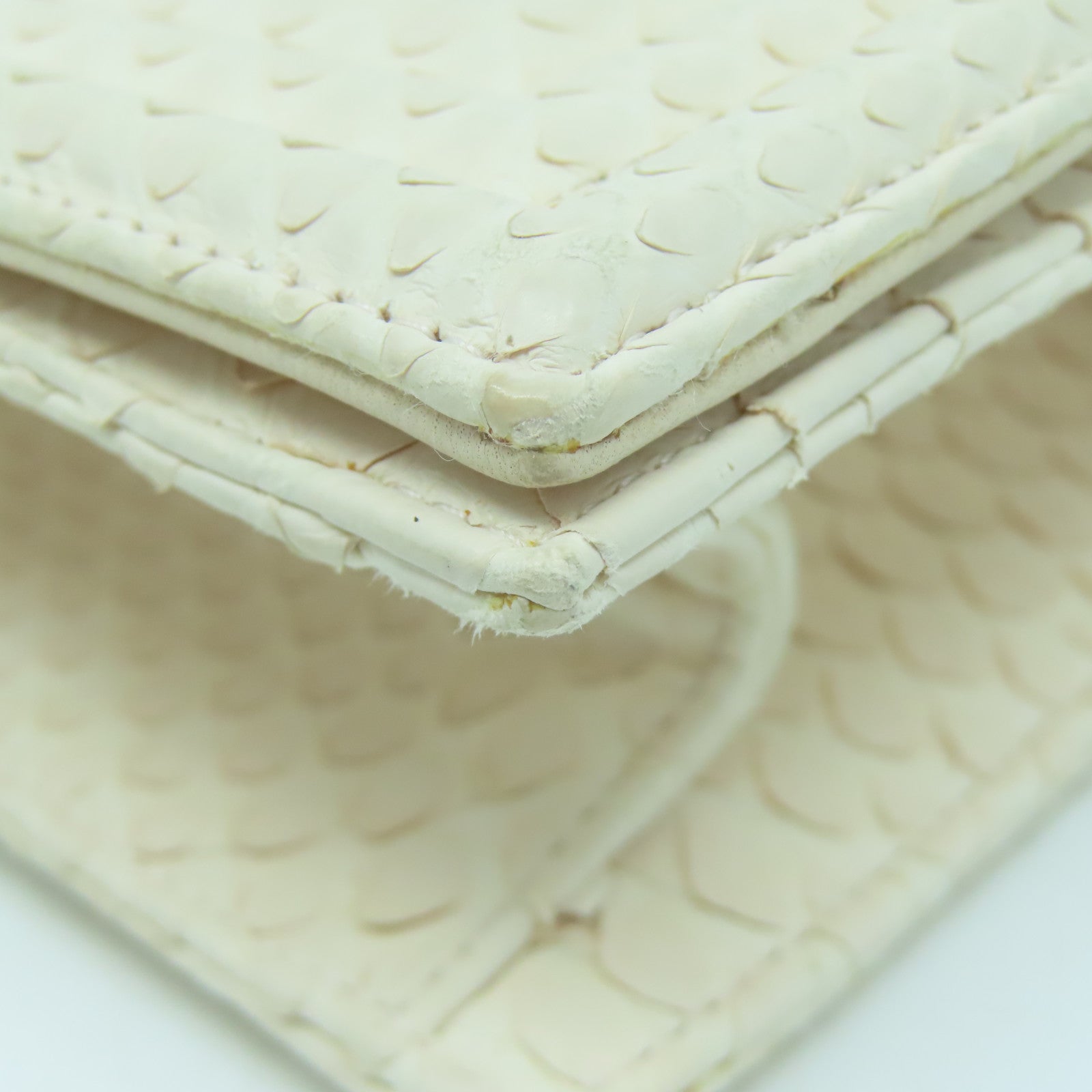 CHANEL 蛇皮皮革Clutch Bag銀扣手拿包米色