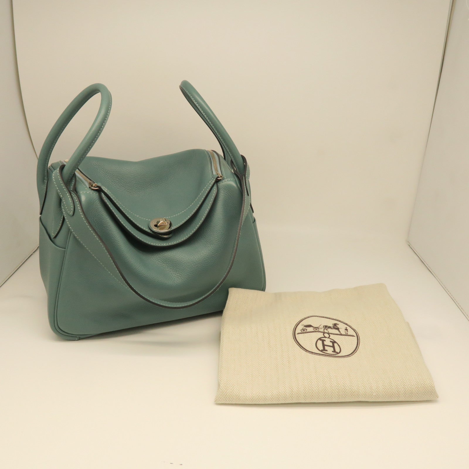 HERMES Evercolor皮革Lindy 26银扣手挽肩背两用袋浅蓝色