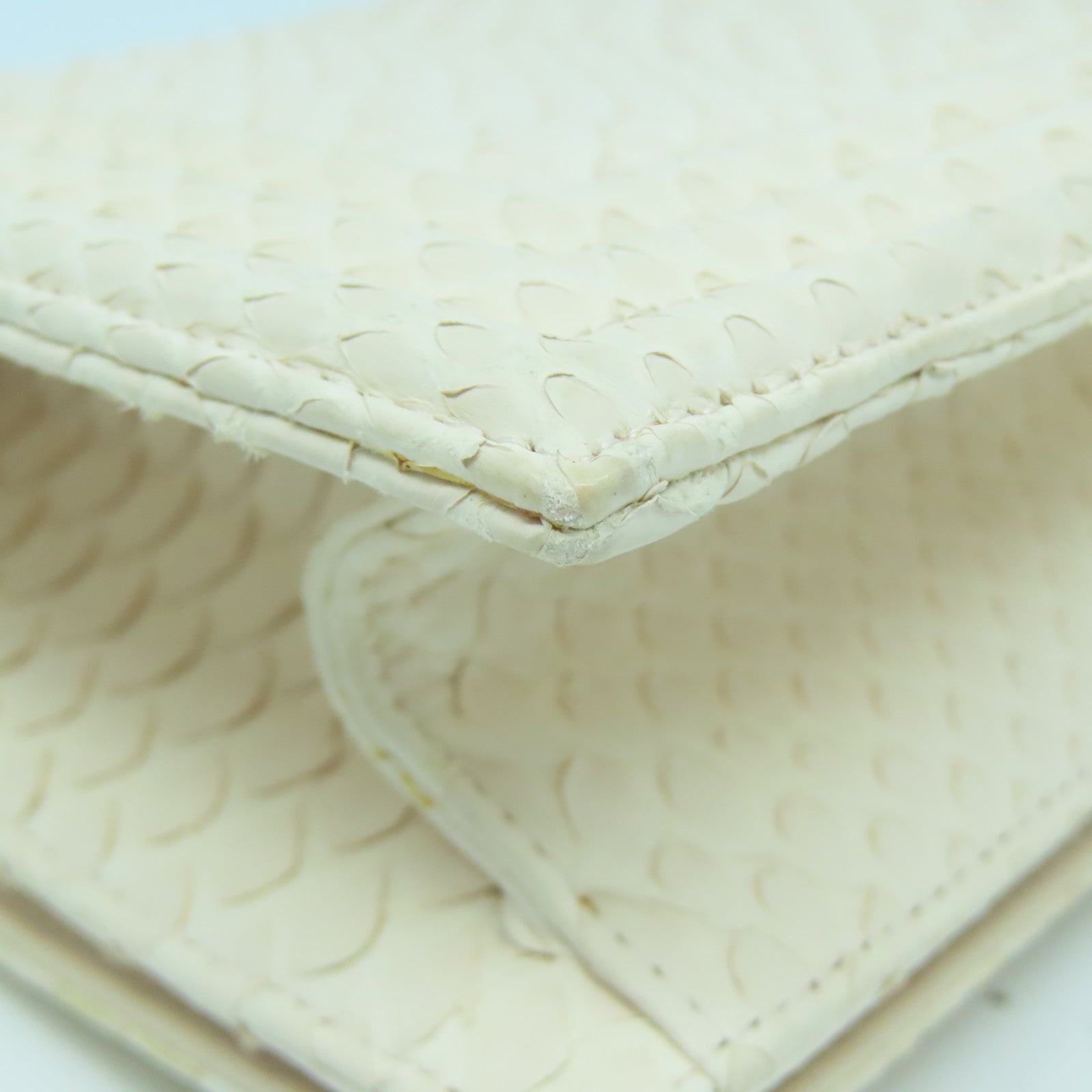 CHANEL 蛇皮皮革Clutch Bag銀扣手拿包米色