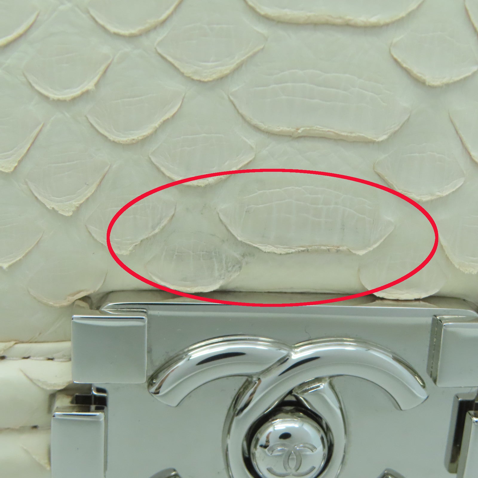 CHANEL 蛇皮皮革Clutch Bag銀扣手拿包米色