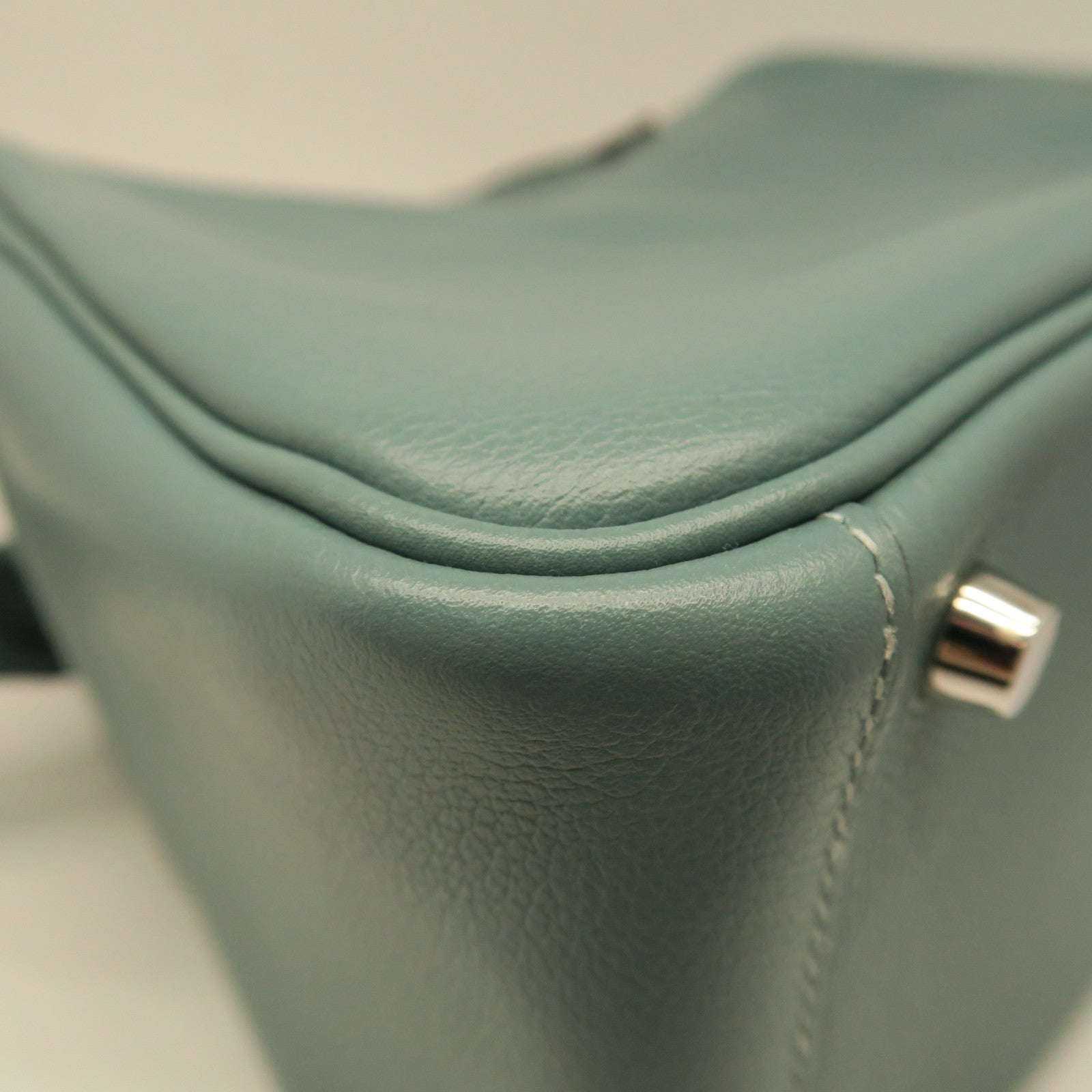 HERMES Evercolor皮革Lindy 26银扣手挽肩背两用袋浅蓝色