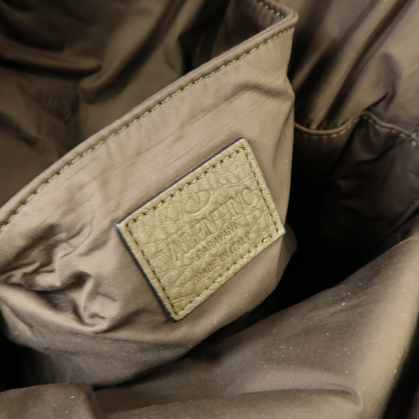 Valentino 帆布Backpack銀扣背包卡其色