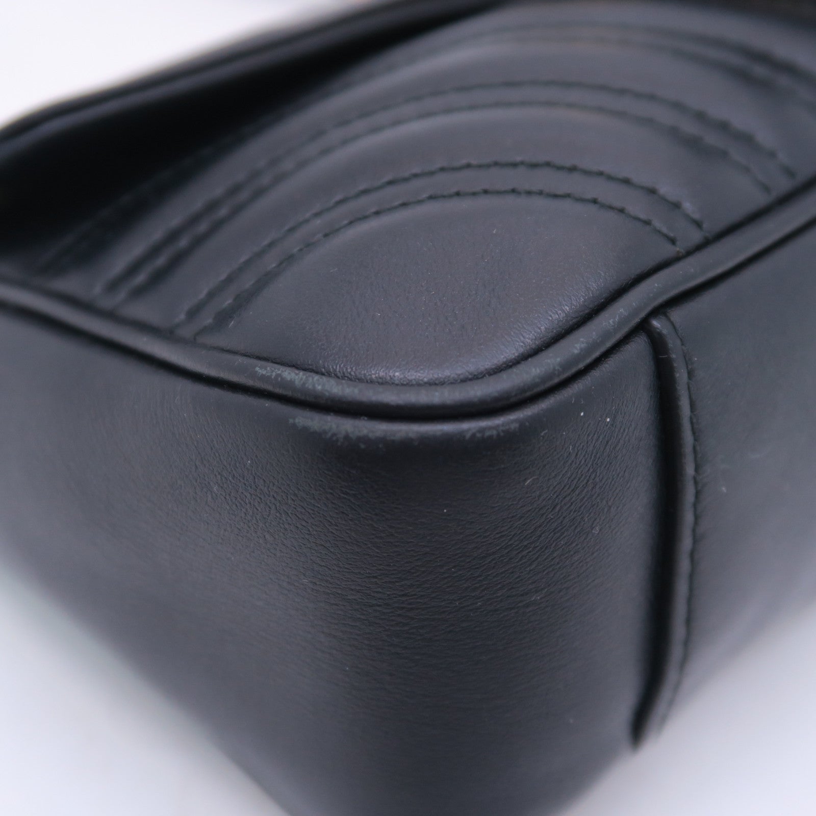 GUCCI 牛皮皮革GG Marmont Small金扣鏈帶肩背袋黑色