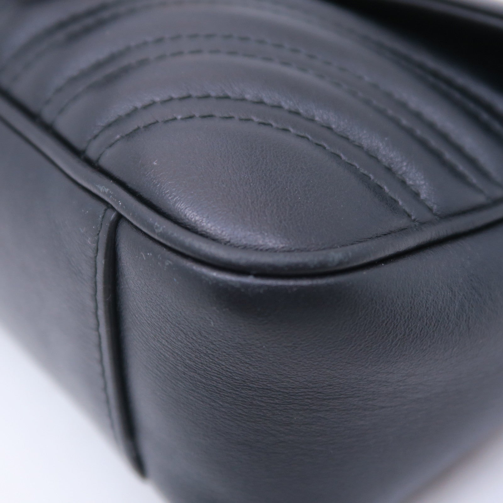 GUCCI 牛皮皮革GG Marmont Small金扣鏈帶肩背袋黑色