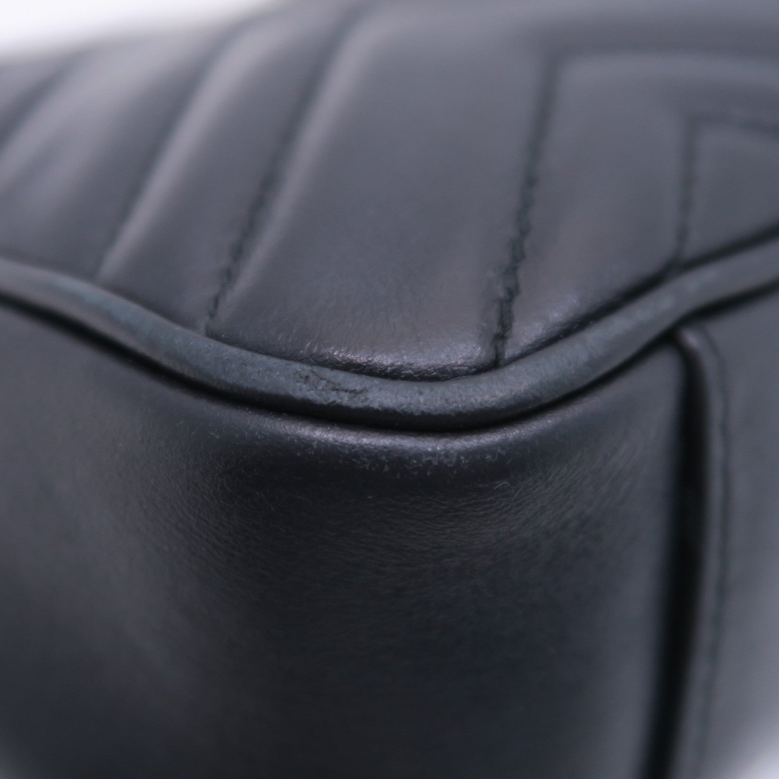 GUCCI 牛皮皮革GG Marmont Small金扣鏈帶肩背袋黑色