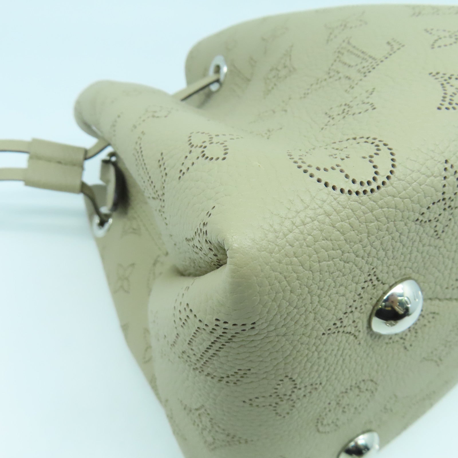LOUIS VUITTON Monogram Mahina Bella銀扣手挽肩背兩用袋米色