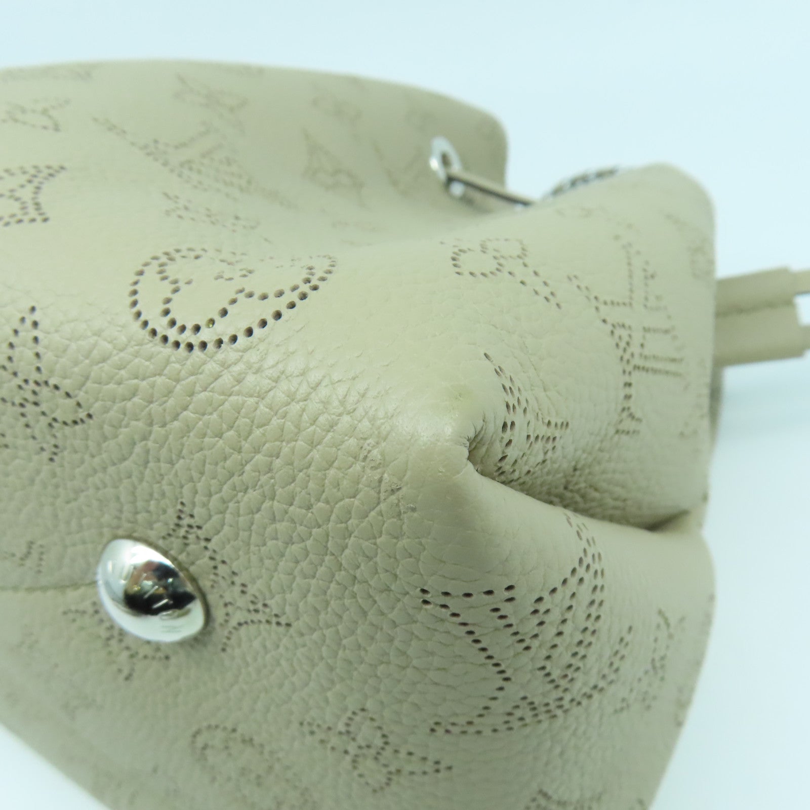 LOUIS VUITTON Monogram Mahina Bella銀扣手挽肩背兩用袋米色