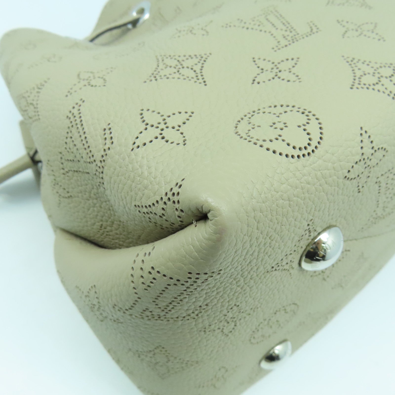 LOUIS VUITTON Monogram Mahina Bella銀扣手挽肩背兩用袋米色
