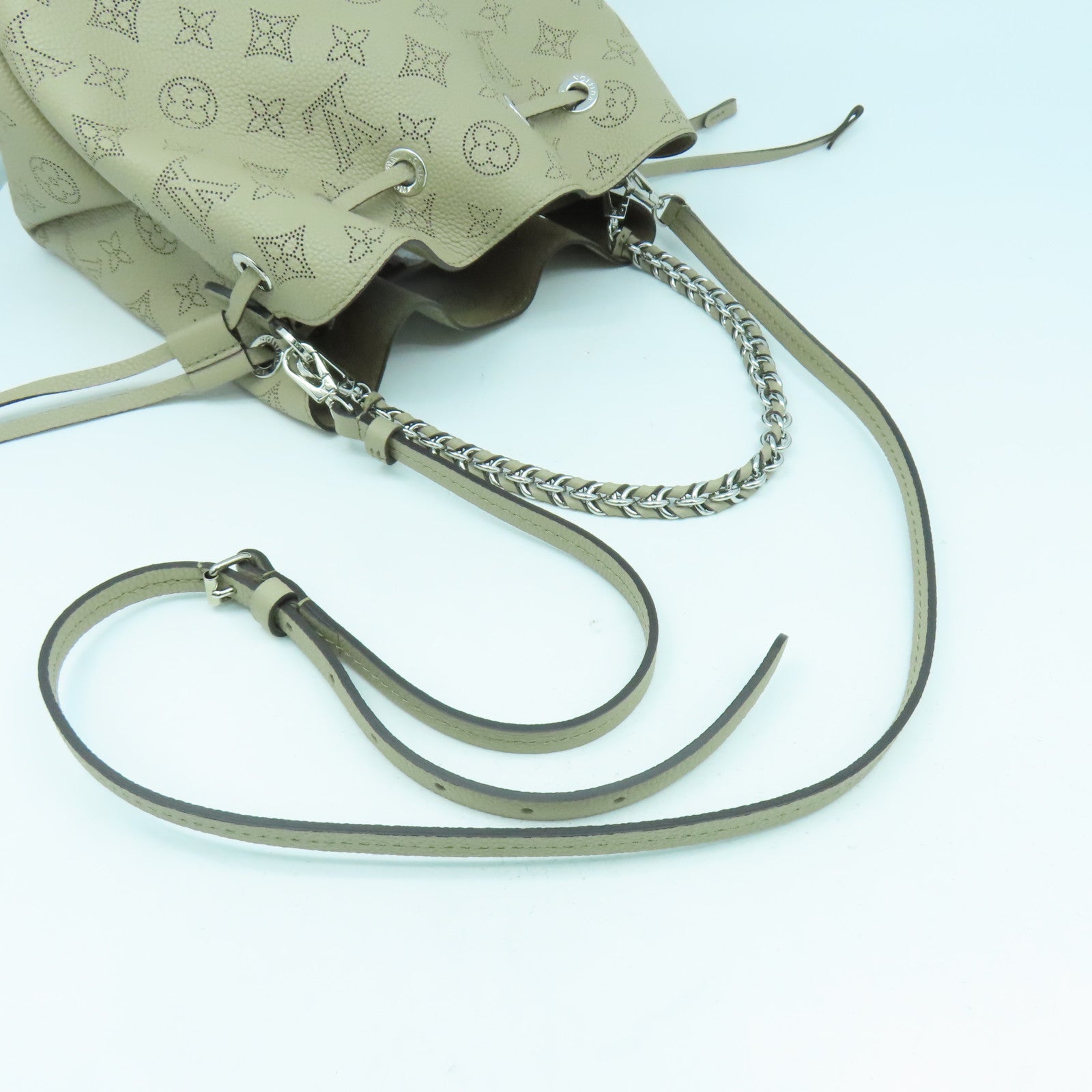 LOUIS VUITTON Monogram Mahina Bella銀扣手挽肩背兩用袋米色