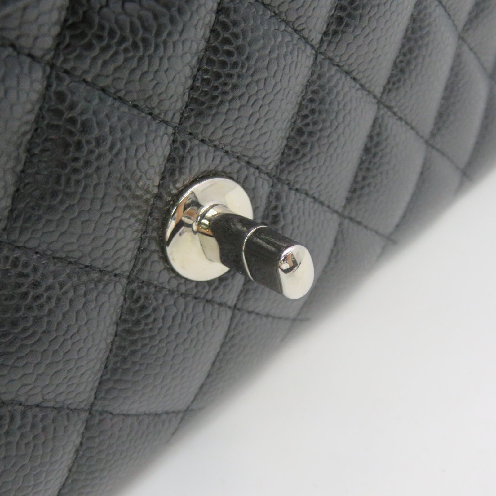 CHANEL 菱格Caviar皮革Classic Flap Chain Shoulder Bag銀扣鏈帶肩背袋黑色