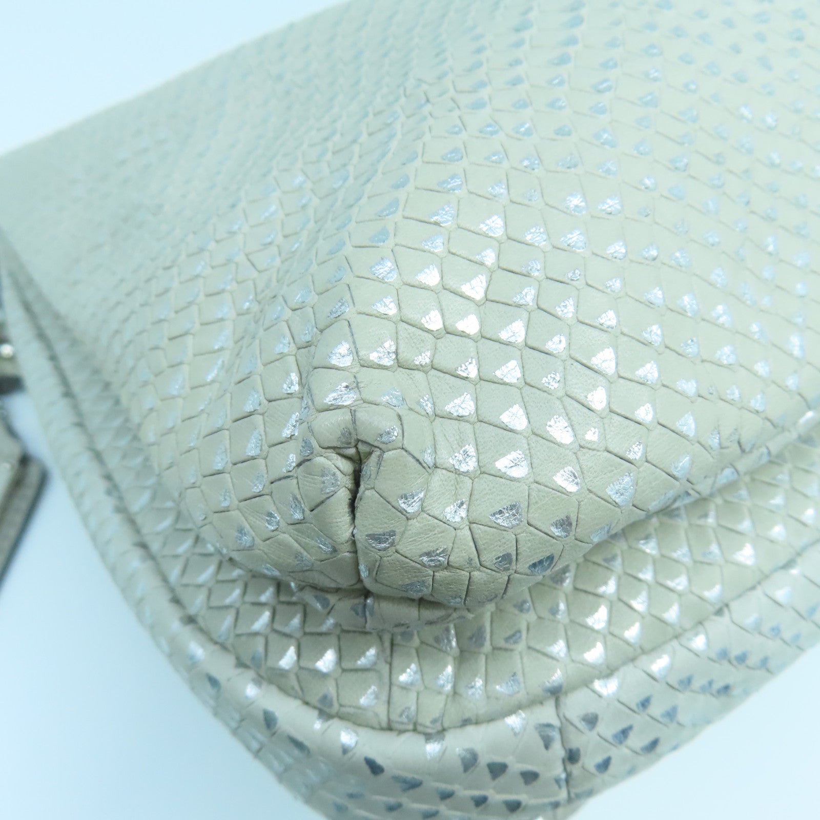 COACH 皮革Pouch Shoulder銀扣肩背袋銀色