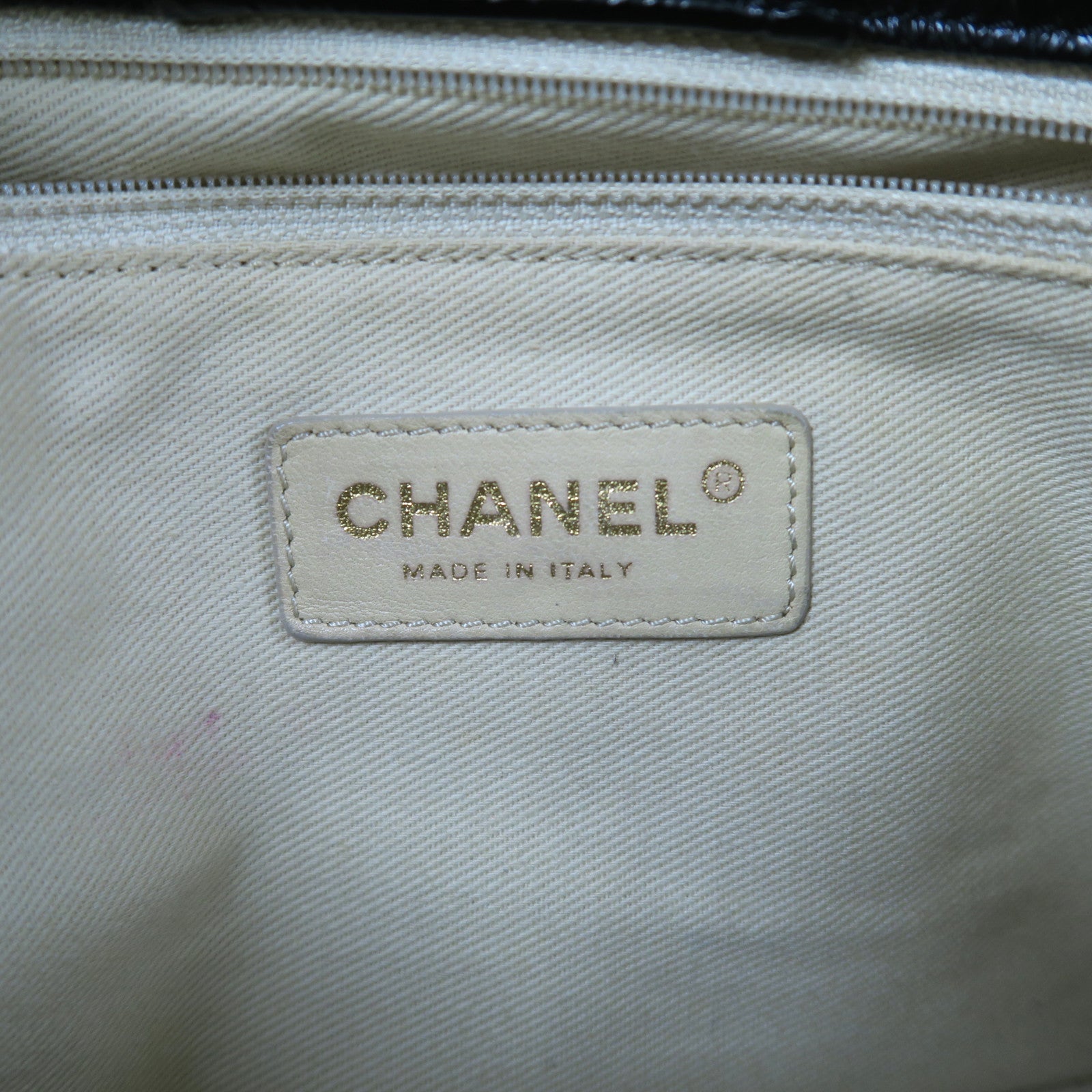CHANEL 漆皮皮革Chain Shoulder金扣鏈帶肩背袋黑色