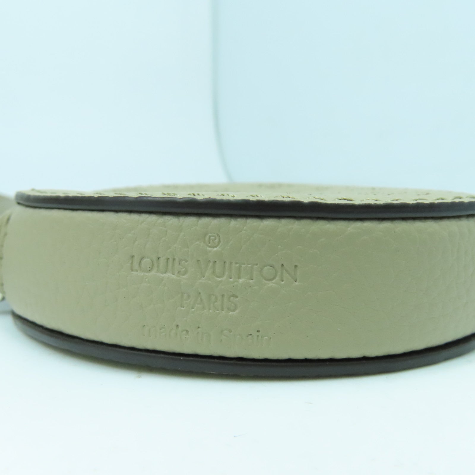 LOUIS VUITTON Monogram Mahina Bella銀扣手挽肩背兩用袋米色