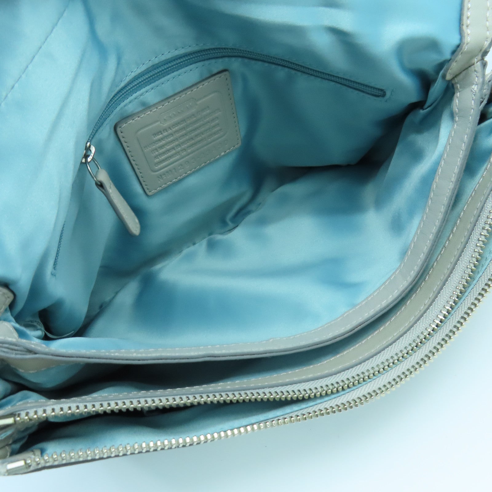 COACH 皮革Pouch Shoulder銀扣肩背袋銀色