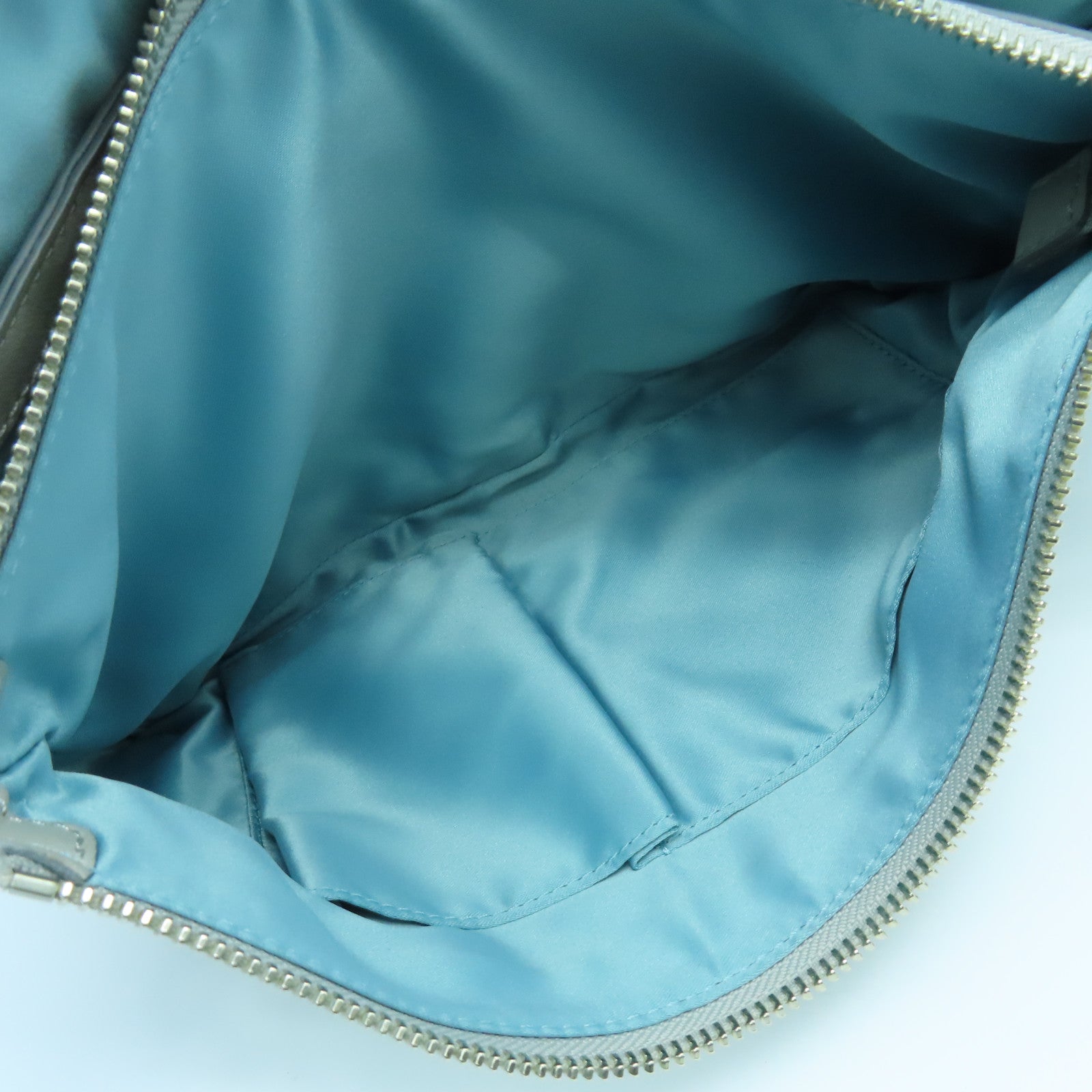 COACH 皮革Pouch Shoulder銀扣肩背袋銀色