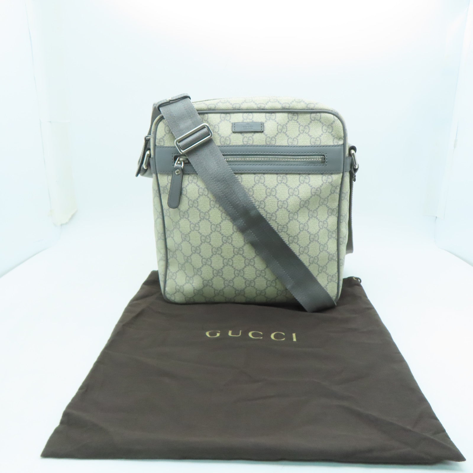 GUCCI 塗層帆布Shoulder Bag銀扣肩背袋灰色