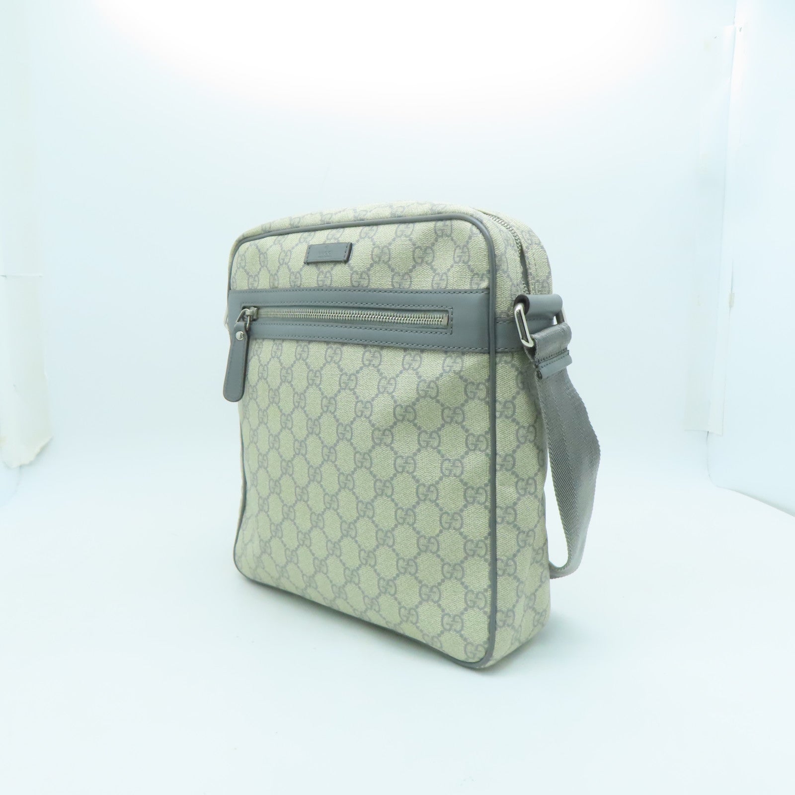 GUCCI 塗層帆布Shoulder Bag銀扣肩背袋灰色