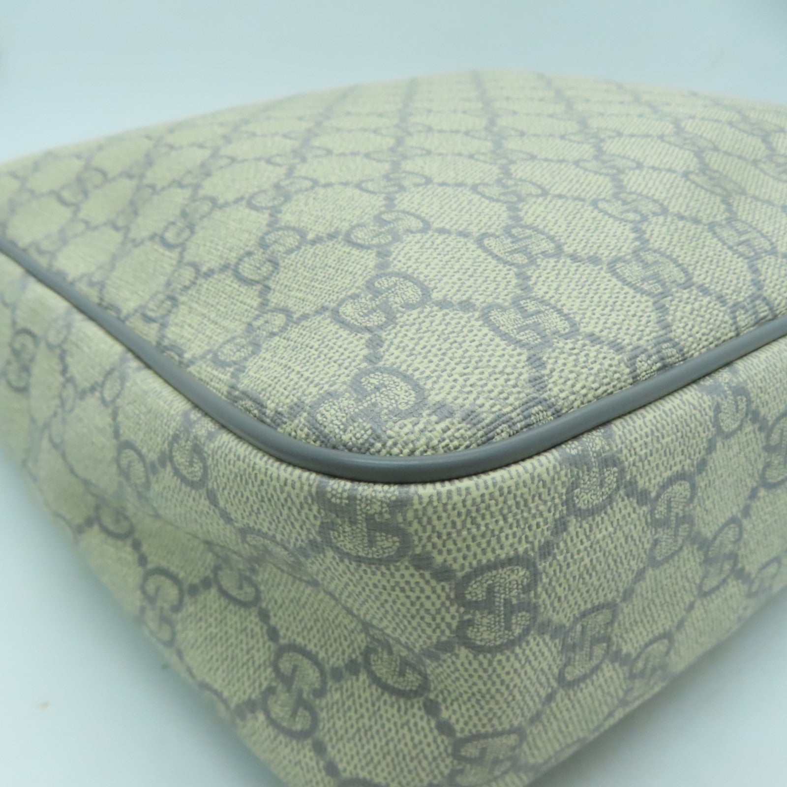 GUCCI 塗層帆布Shoulder Bag銀扣肩背袋灰色