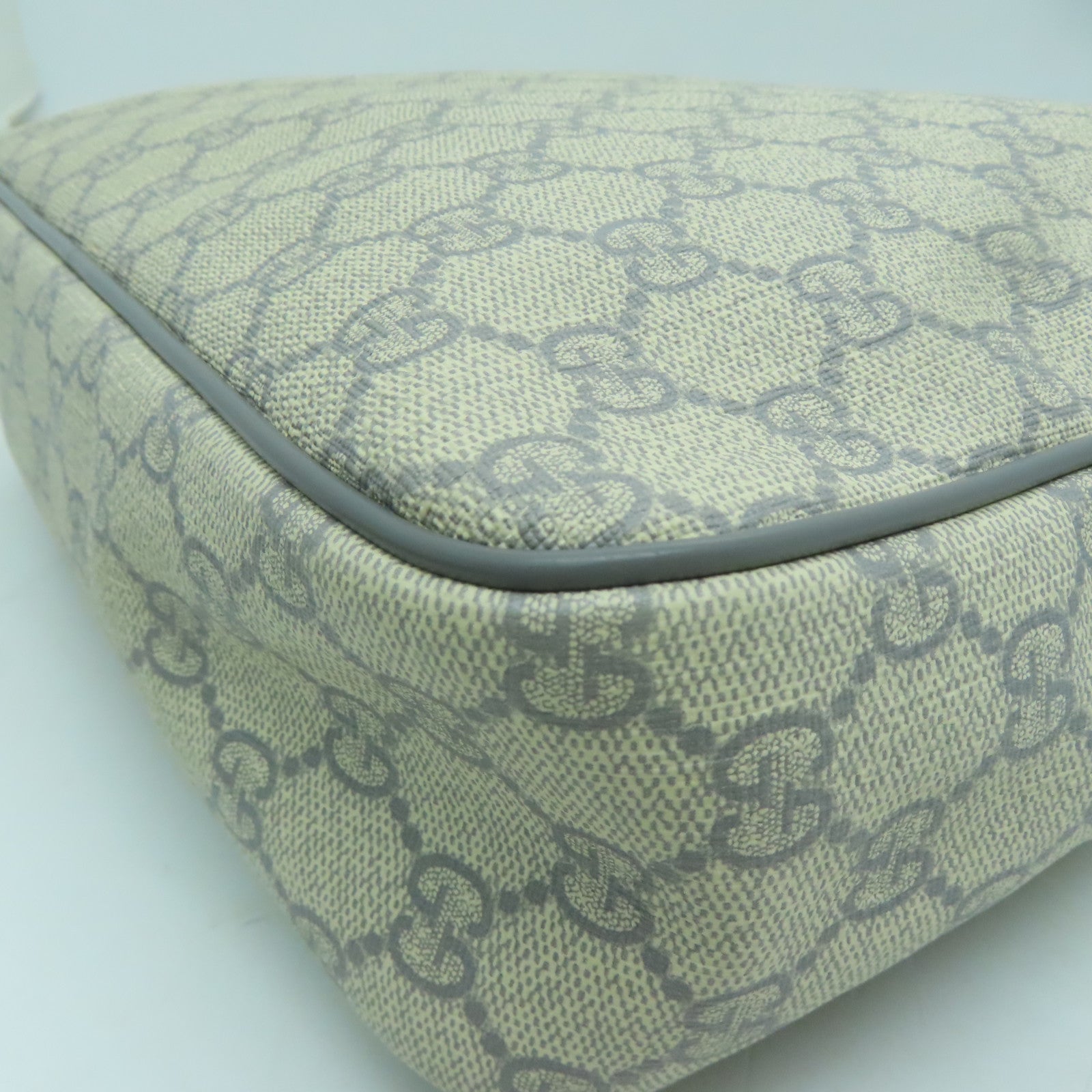 GUCCI 塗層帆布Shoulder Bag銀扣肩背袋灰色