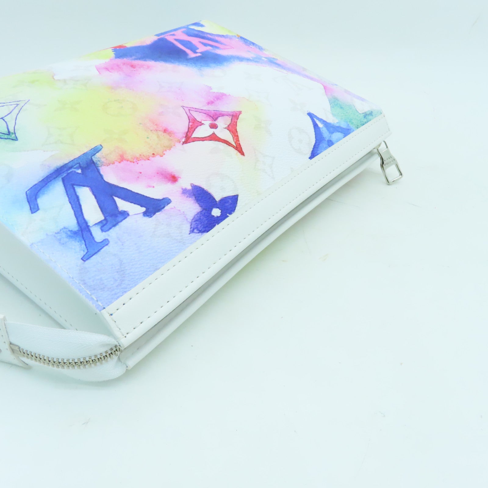 LOUIS VUITTON 【激減優惠】Monogram Watercolor Pochette Voyage MM銀扣手拿包白色/彩色