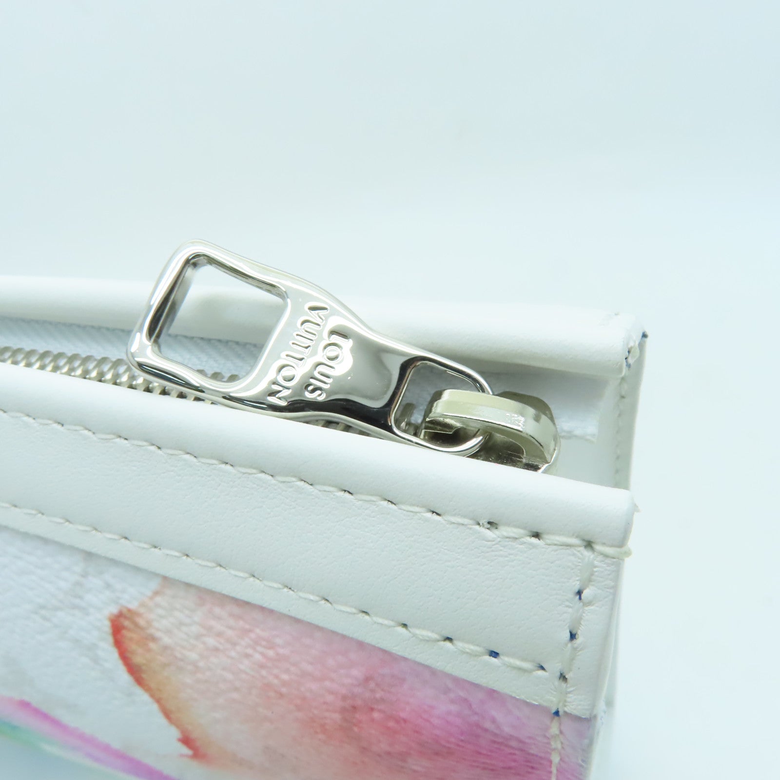 LOUIS VUITTON 【激減優惠】Monogram Watercolor Pochette Voyage MM銀扣手拿包白色/彩色
