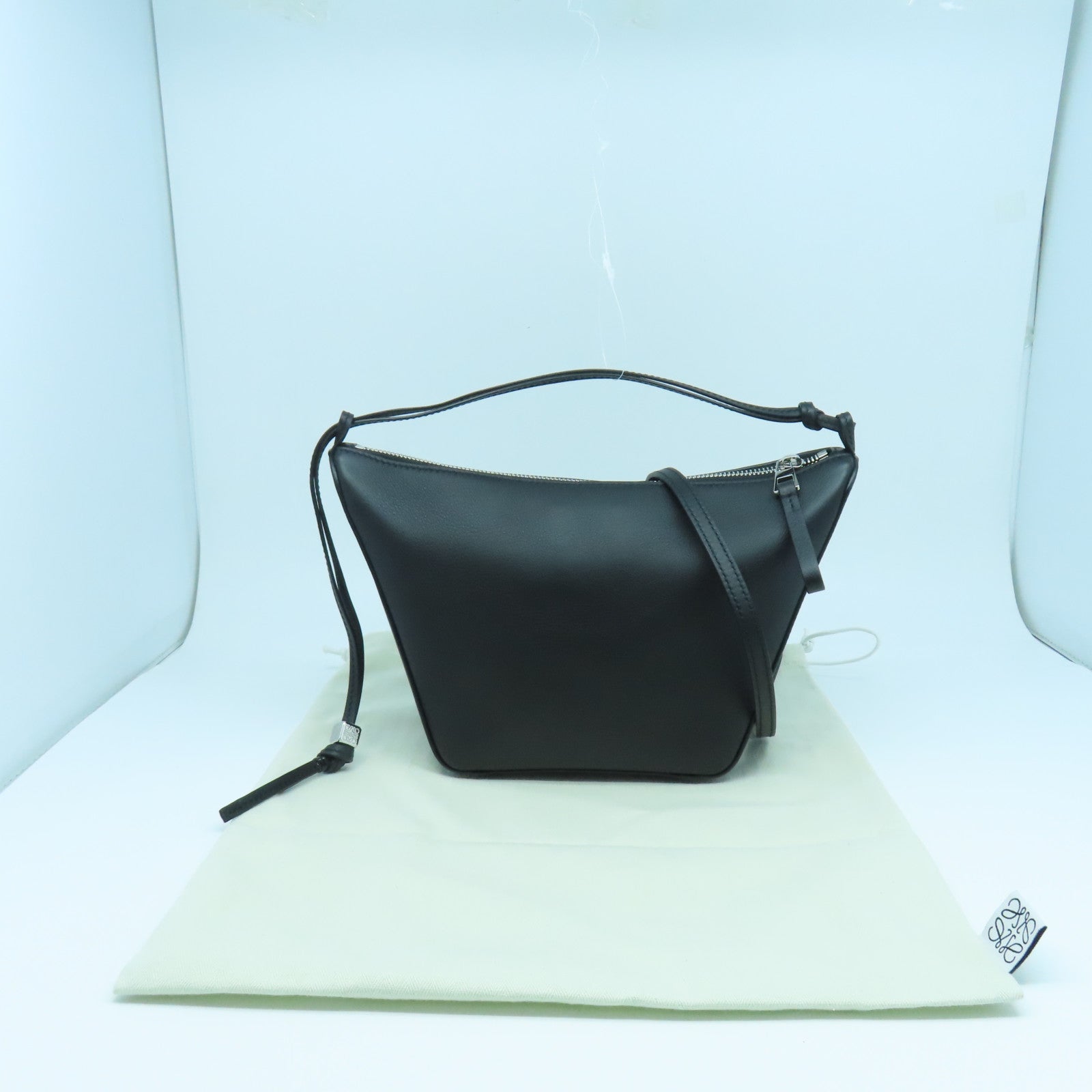 LOEWE 牛皮皮革Mini Hammock Hobo Bag In Classic銀扣手挽肩背兩用袋黑色