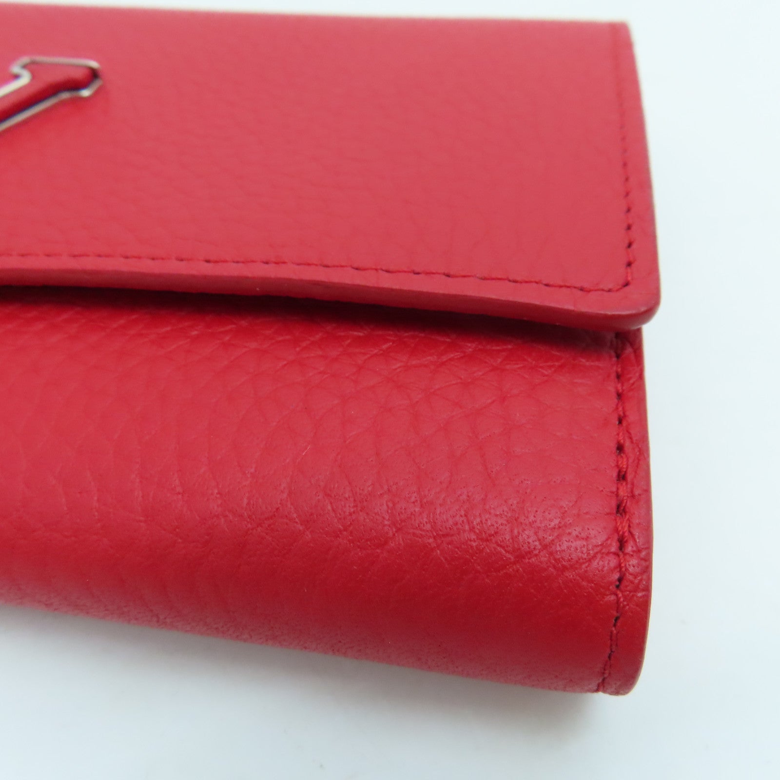 LOUIS VUITTON 牛皮皮革Capucines Wallet银扣长钱包红色