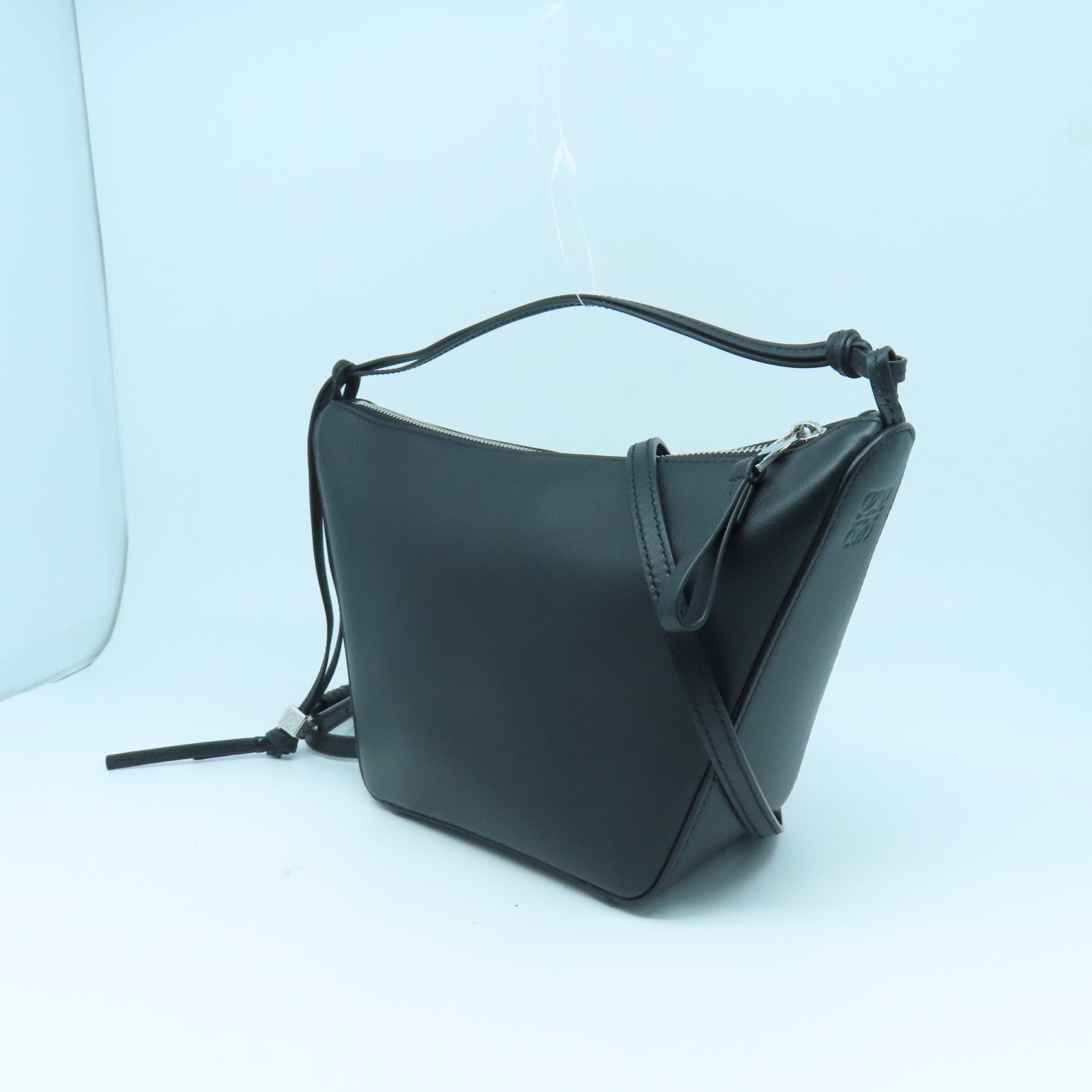 LOEWE 牛皮皮革Mini Hammock Hobo Bag In Classic銀扣手挽肩背兩用袋黑色