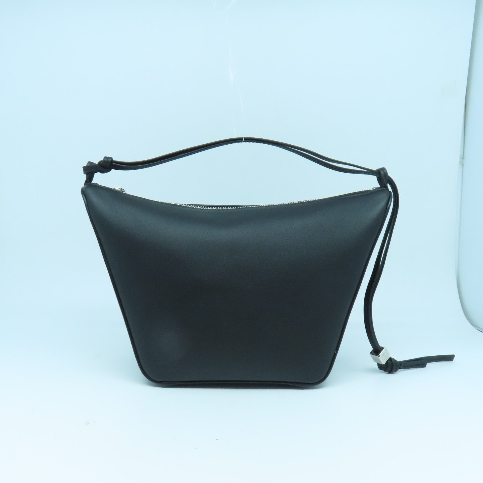 LOEWE 牛皮皮革Mini Hammock Hobo Bag In Classic銀扣手挽肩背兩用袋黑色