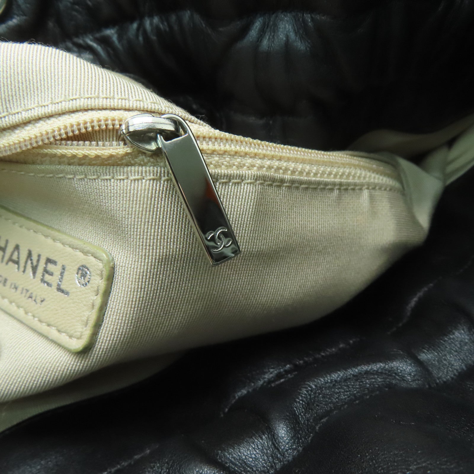 CHANEL 牛皮皮革Shoulder Bag銀扣肩背袋黑色