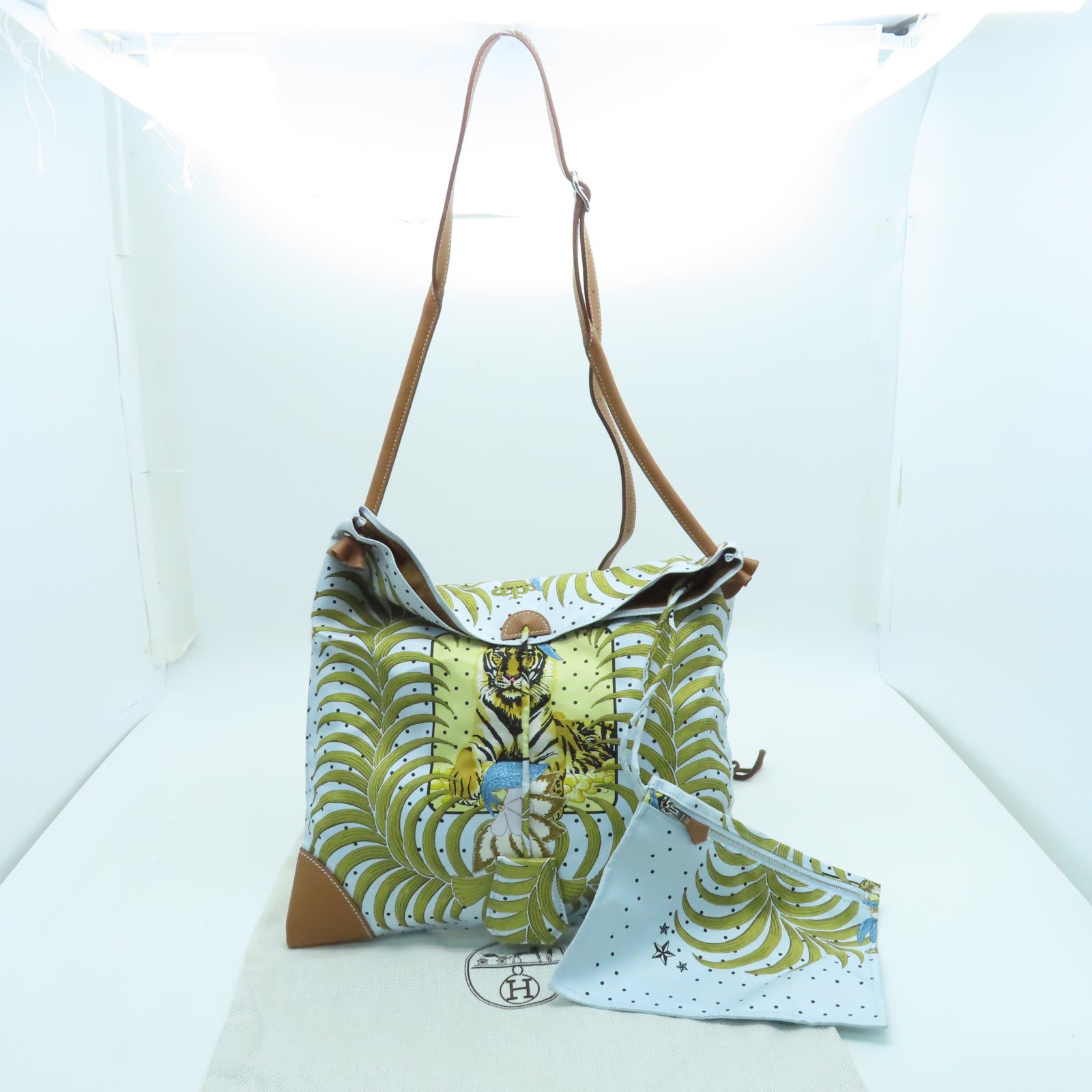 HERMES 絲質Silk In City肩背袋淺藍色/多色