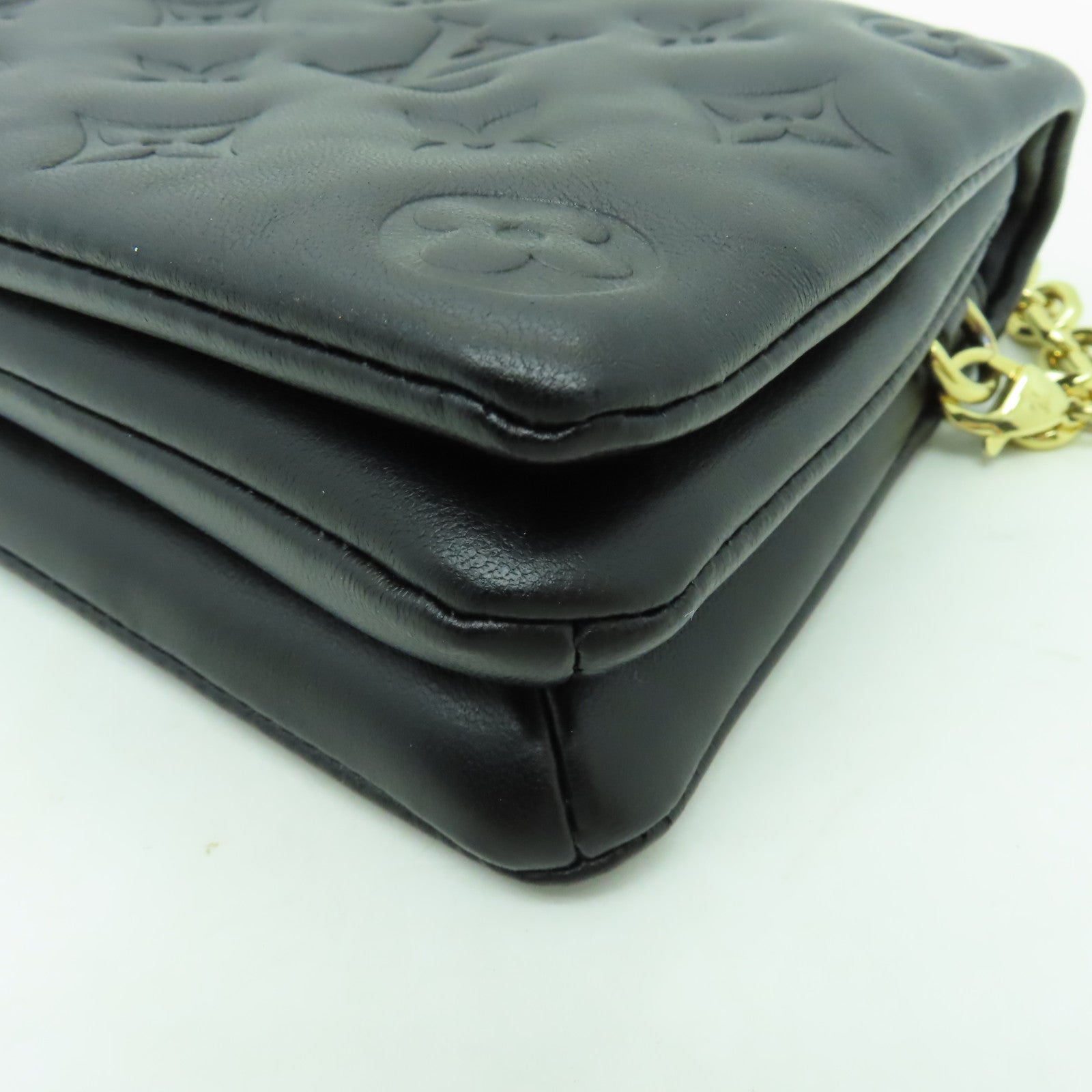 LOUIS VUITTON Monogram Embossed Pochette Coussin金扣肩背袋黑色