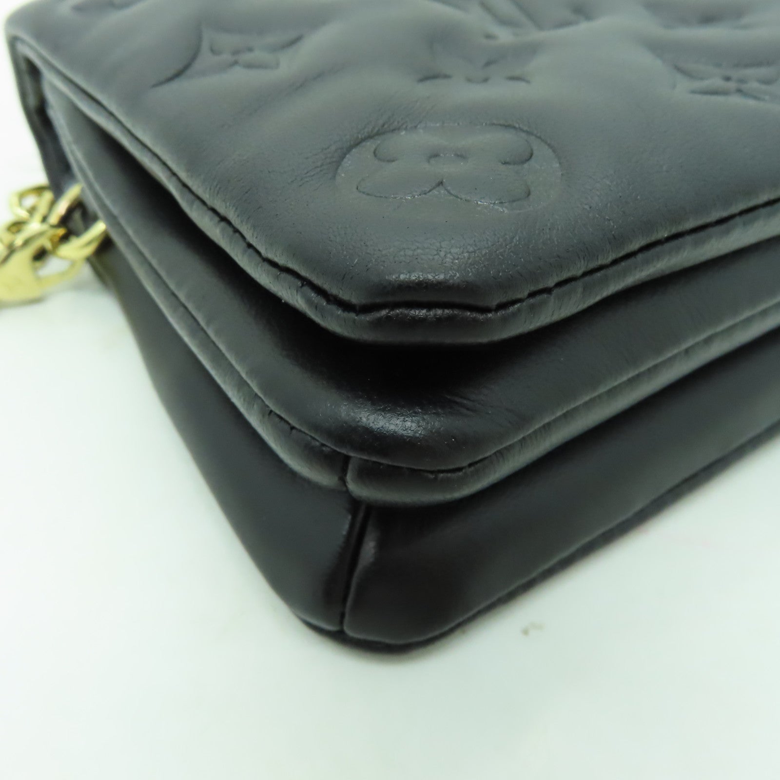 LOUIS VUITTON Monogram Embossed Pochette Coussin金扣肩背袋黑色