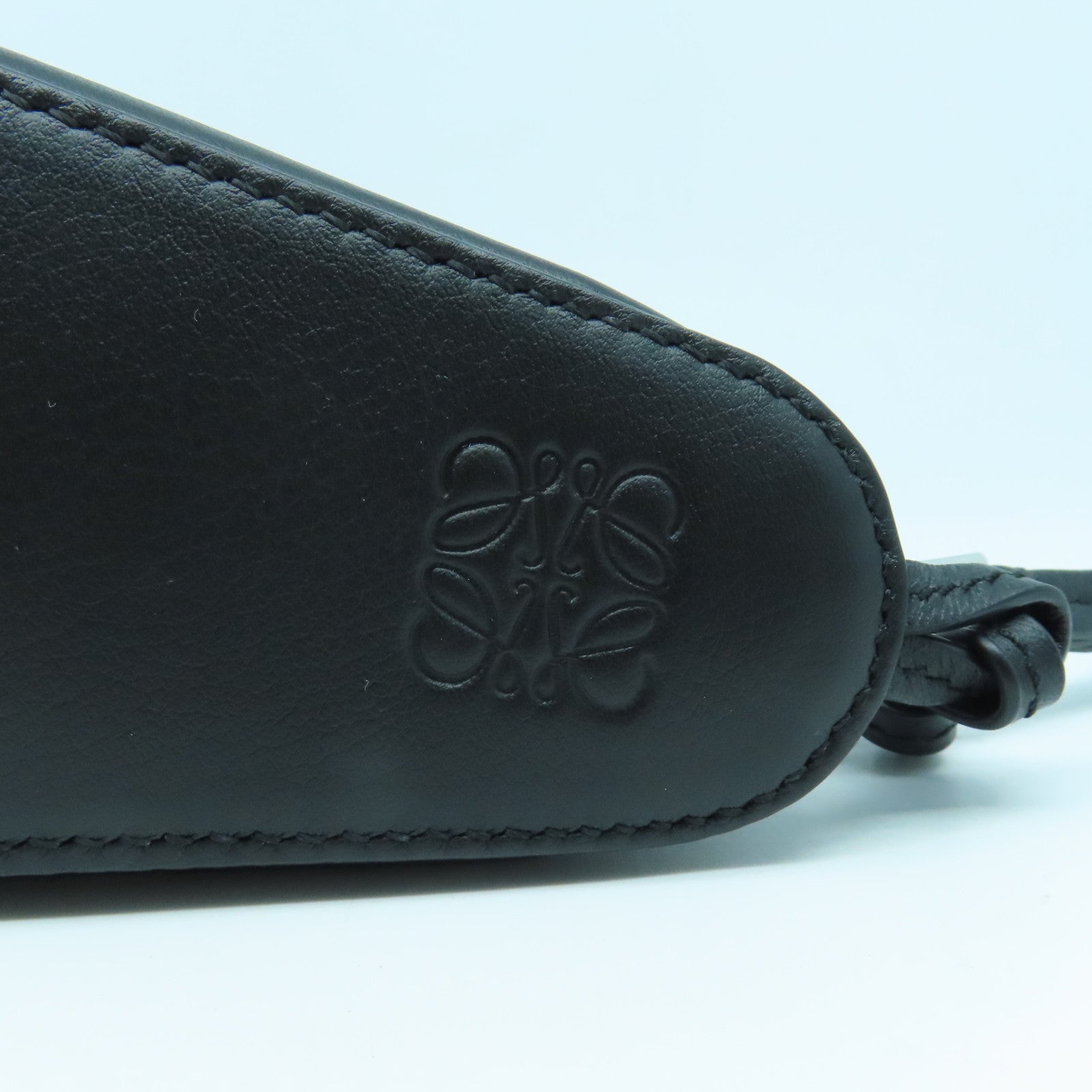 LOEWE 牛皮皮革Mini Hammock Hobo Bag In Classic銀扣手挽肩背兩用袋黑色