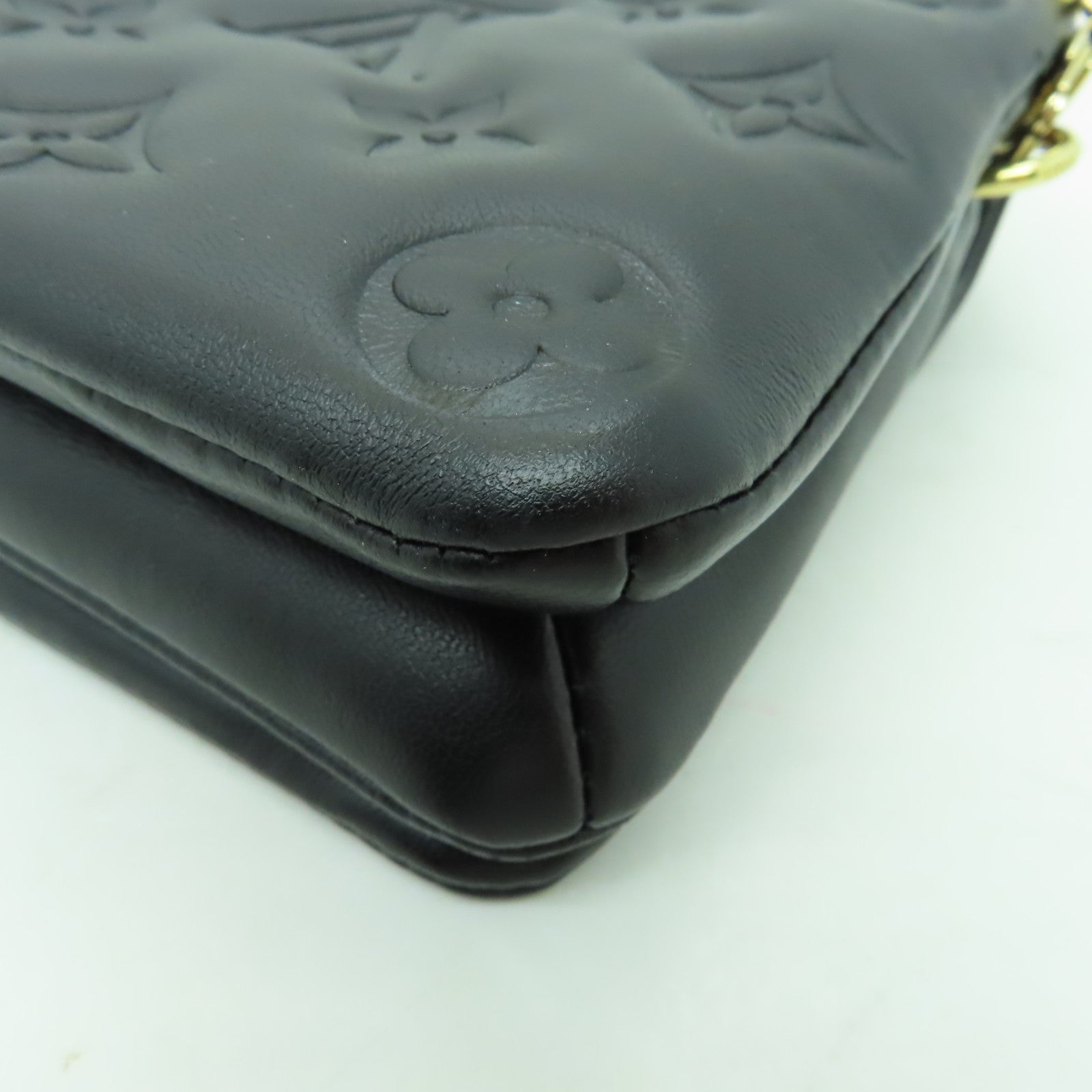 LOUIS VUITTON Monogram Embossed Pochette Coussin金扣肩背袋黑色