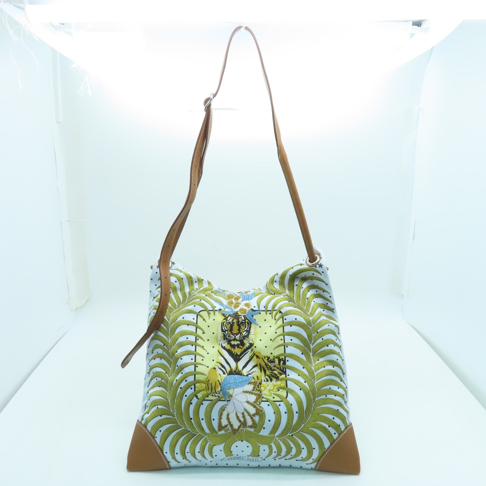 HERMES 絲質Silk In City肩背袋淺藍色/多色