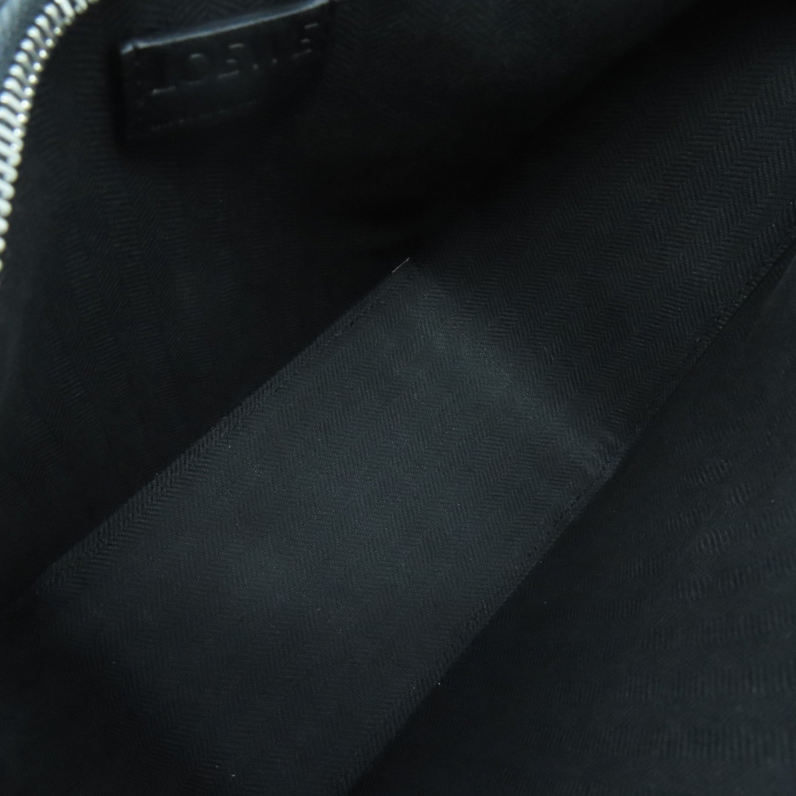 LOEWE 牛皮皮革Mini Hammock Hobo Bag In Classic銀扣手挽肩背兩用袋黑色