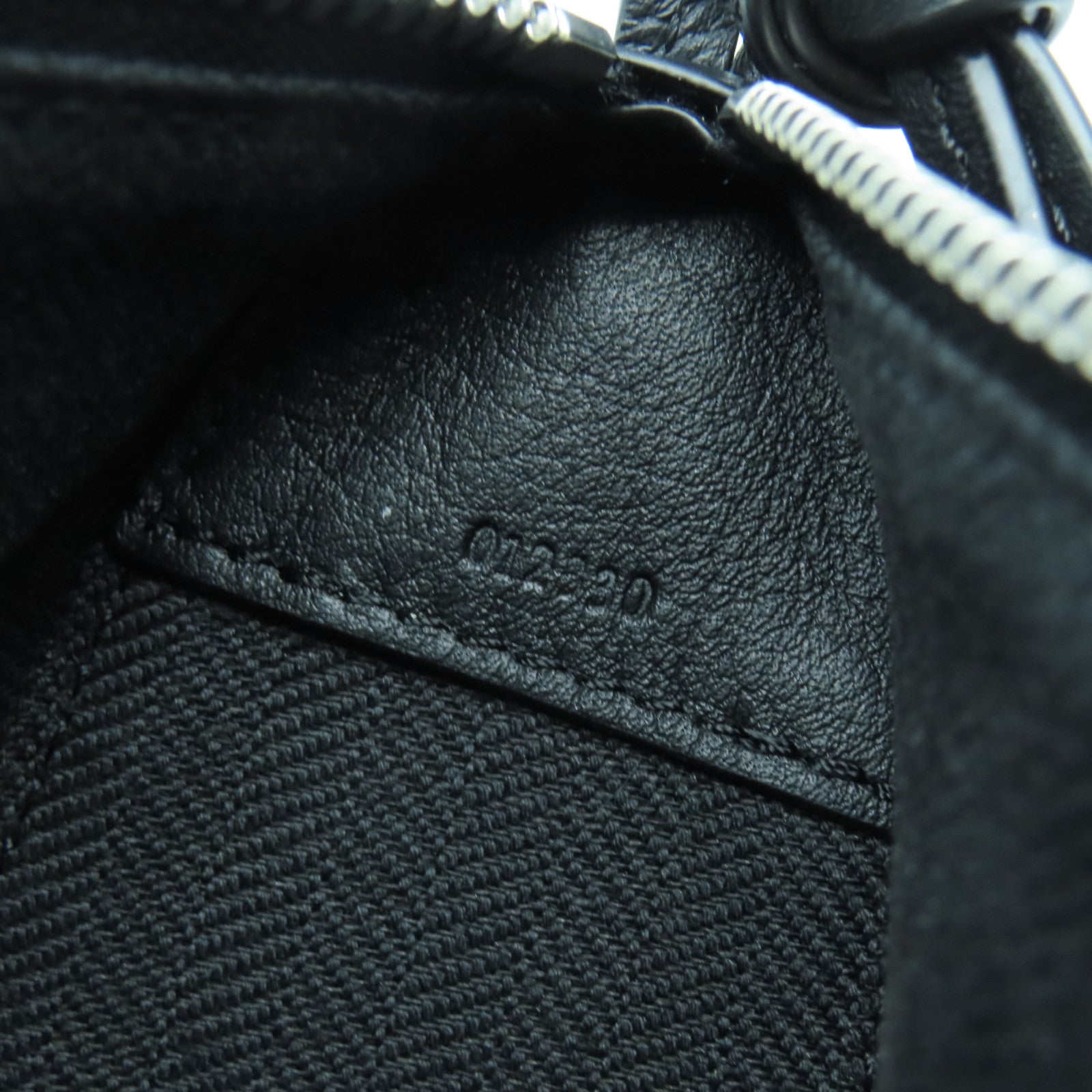 LOEWE 牛皮皮革Mini Hammock Hobo Bag In Classic銀扣手挽肩背兩用袋黑色